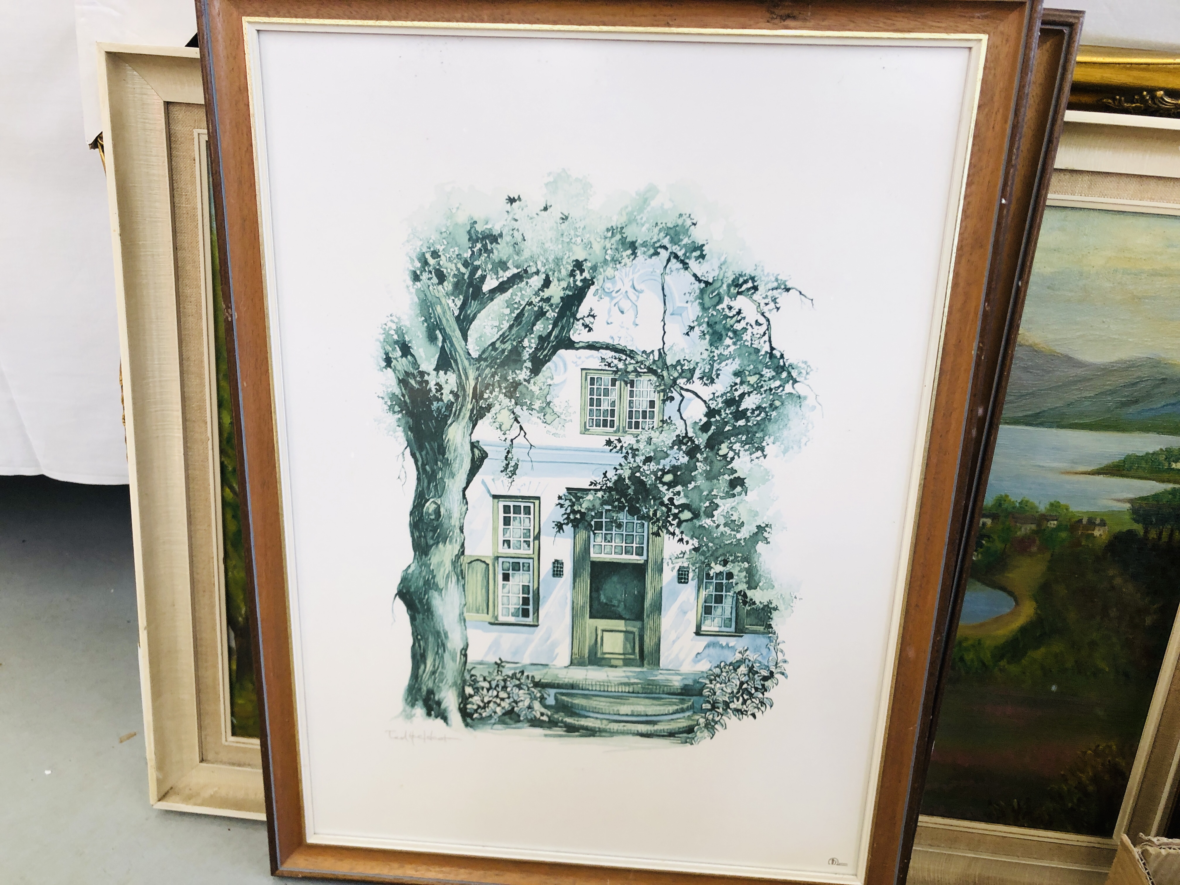 A GROUP OF 12 FRAMED PRINTS AND ORIGINAL ARTWORKS TO INCLUDE OIL ON BOARD THATCHED COTTAGE BEARING - Image 12 of 15