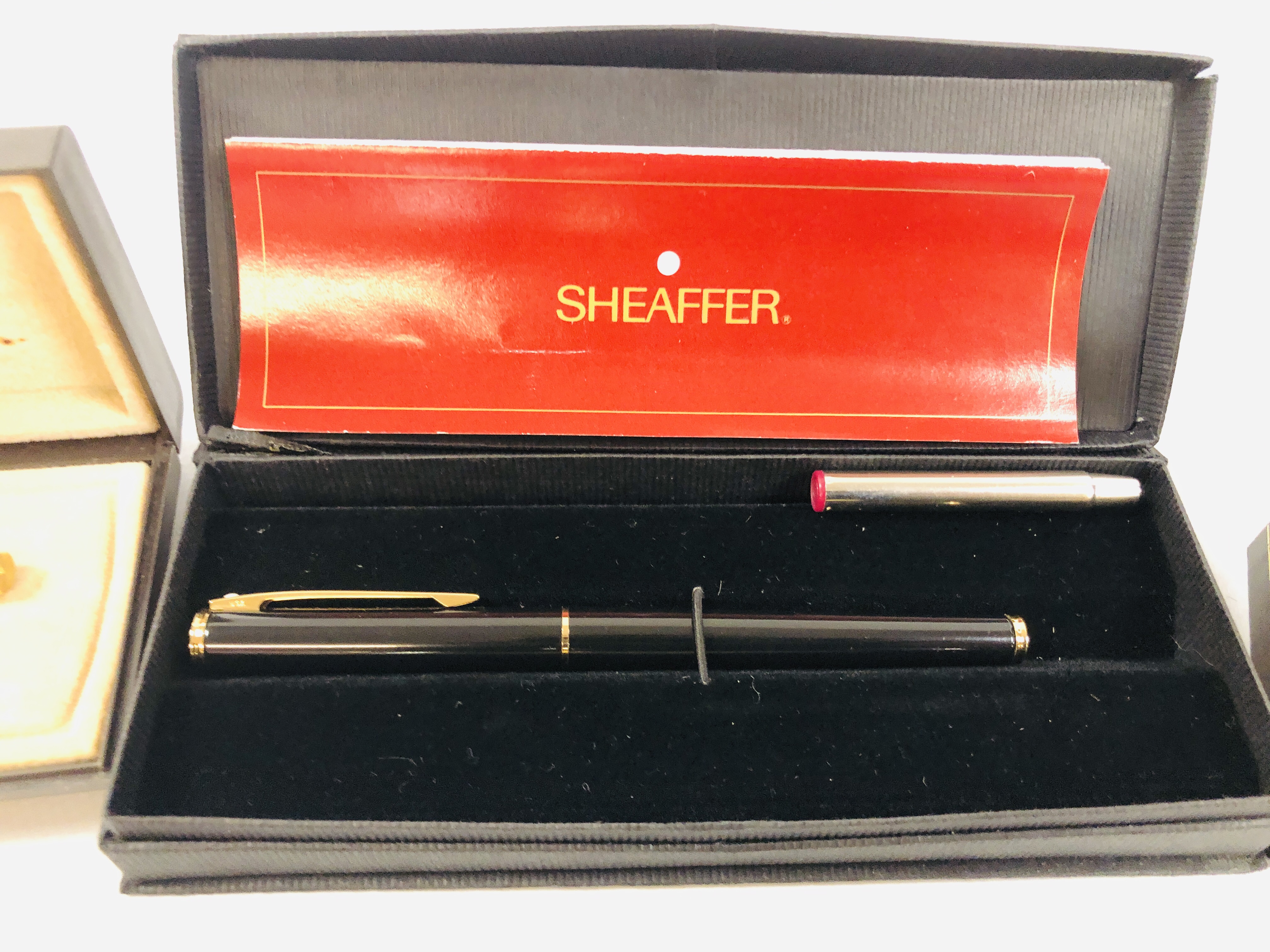 FOUR SHEAFFER PENS TO INCLUDE TWO FOUNTAIN PENS IN ORIGINAL GIFT BOXES AND A FURTHER SHEAFFER BALL - Image 4 of 7