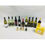 EIGHT BOTTLES OF WHITE WINE TO INCLUDE 2 X HARDYS CREST SAUVIGNON BLANC 2021,