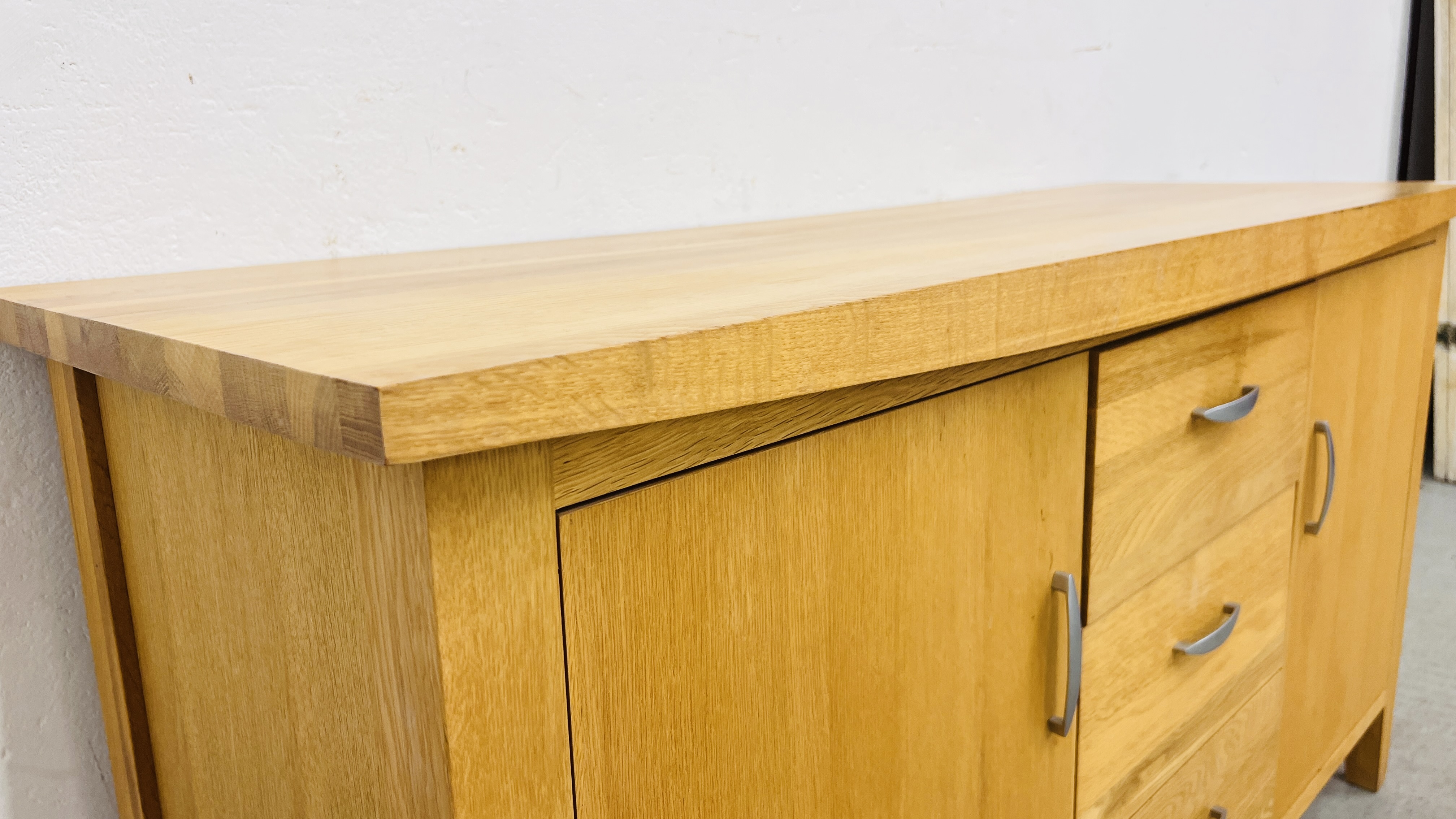 A SOLID OAK THREE DRAWER TWO DOOR SIDEBOARD WIDTH 137CM. DEPTH 45CM. HEIGHT 75CM. - Image 5 of 10