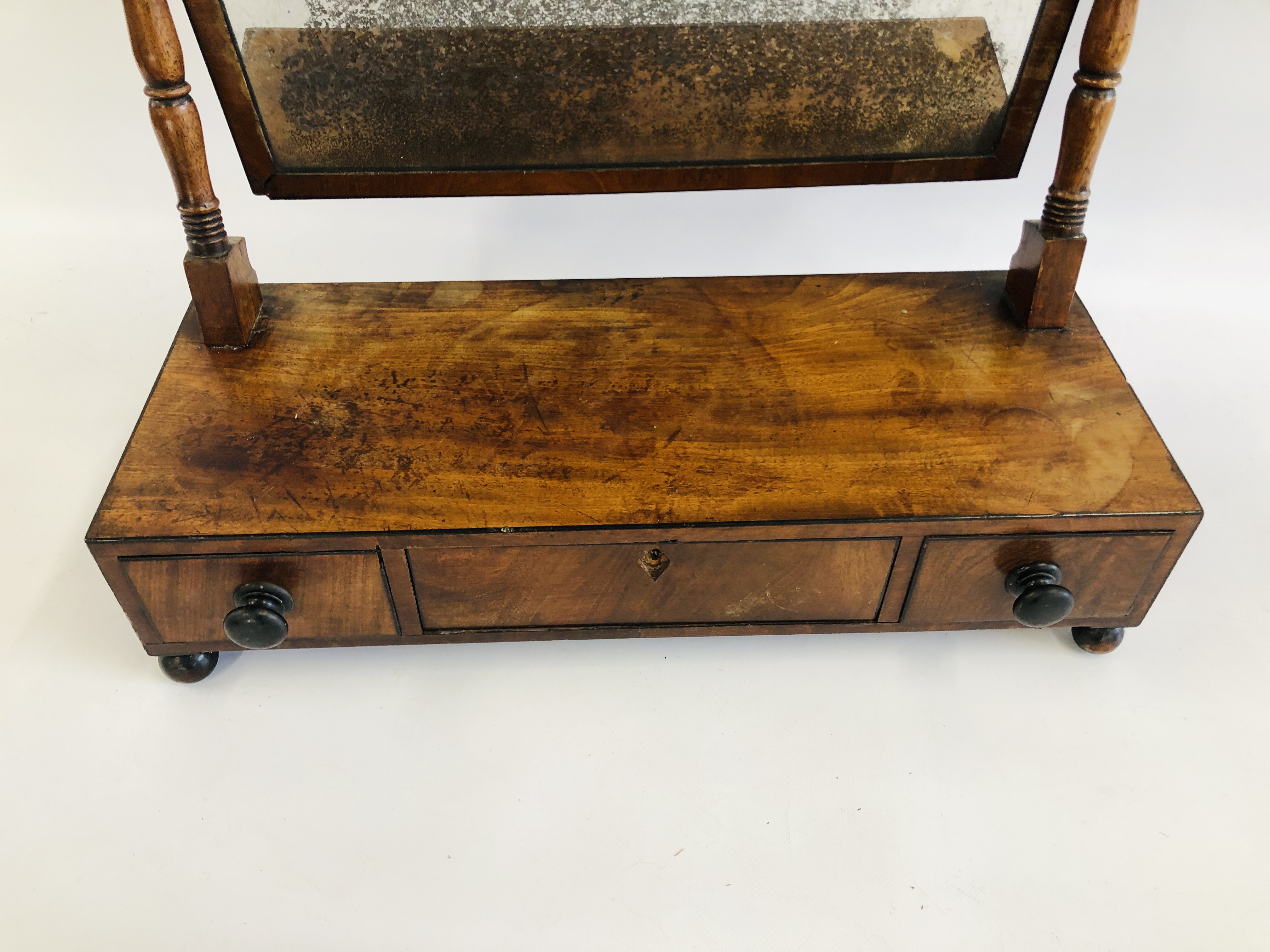 ANTIQUE MAHOGANY TOILET MIRROR WITH THREE DRAWERS. - Image 2 of 13