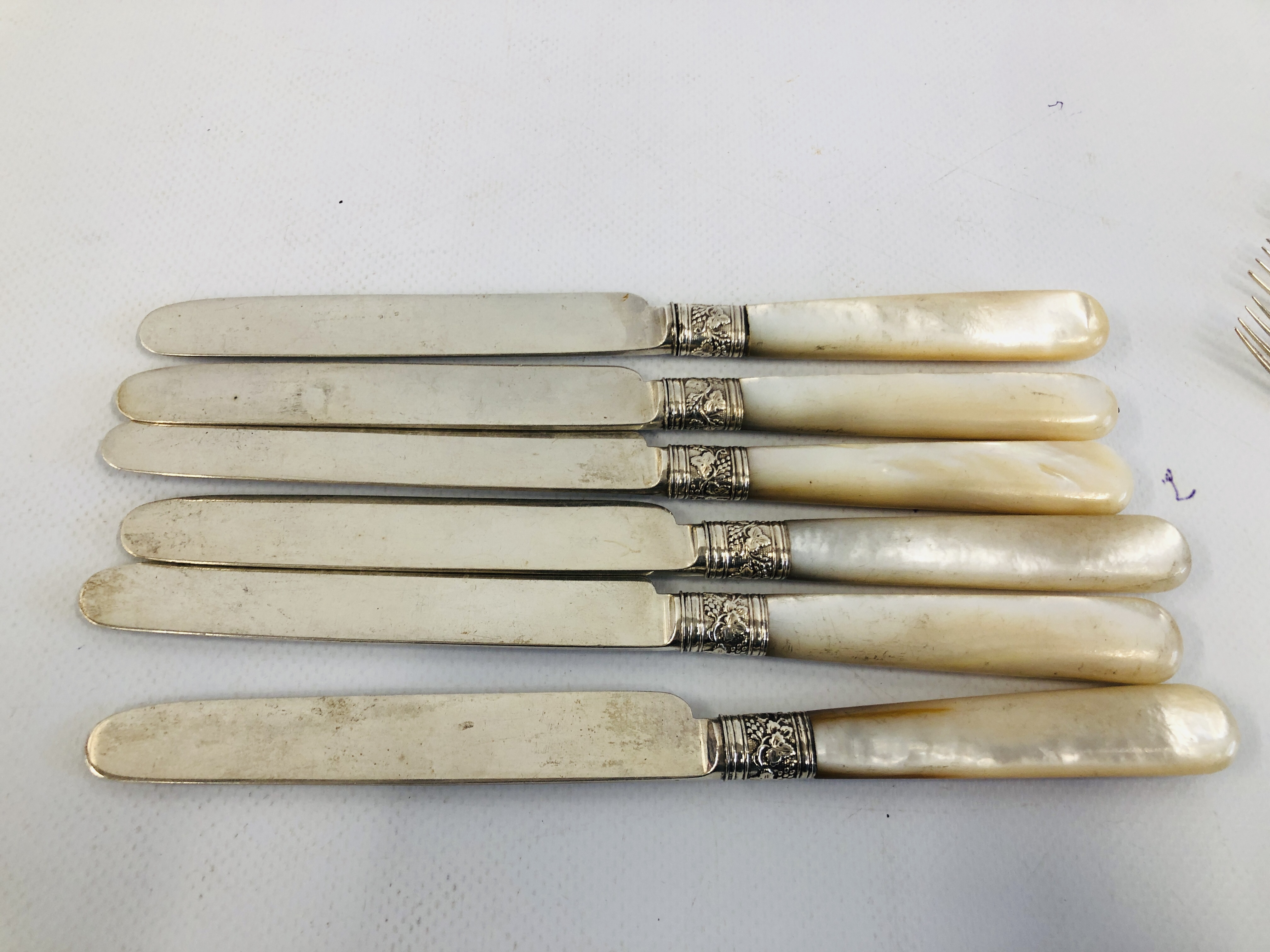 A SET OF SIX SILVER TEA KNIVES AND SIX SILVER FORKS, MOTHER OF PEARL HANDLES, - Image 9 of 11