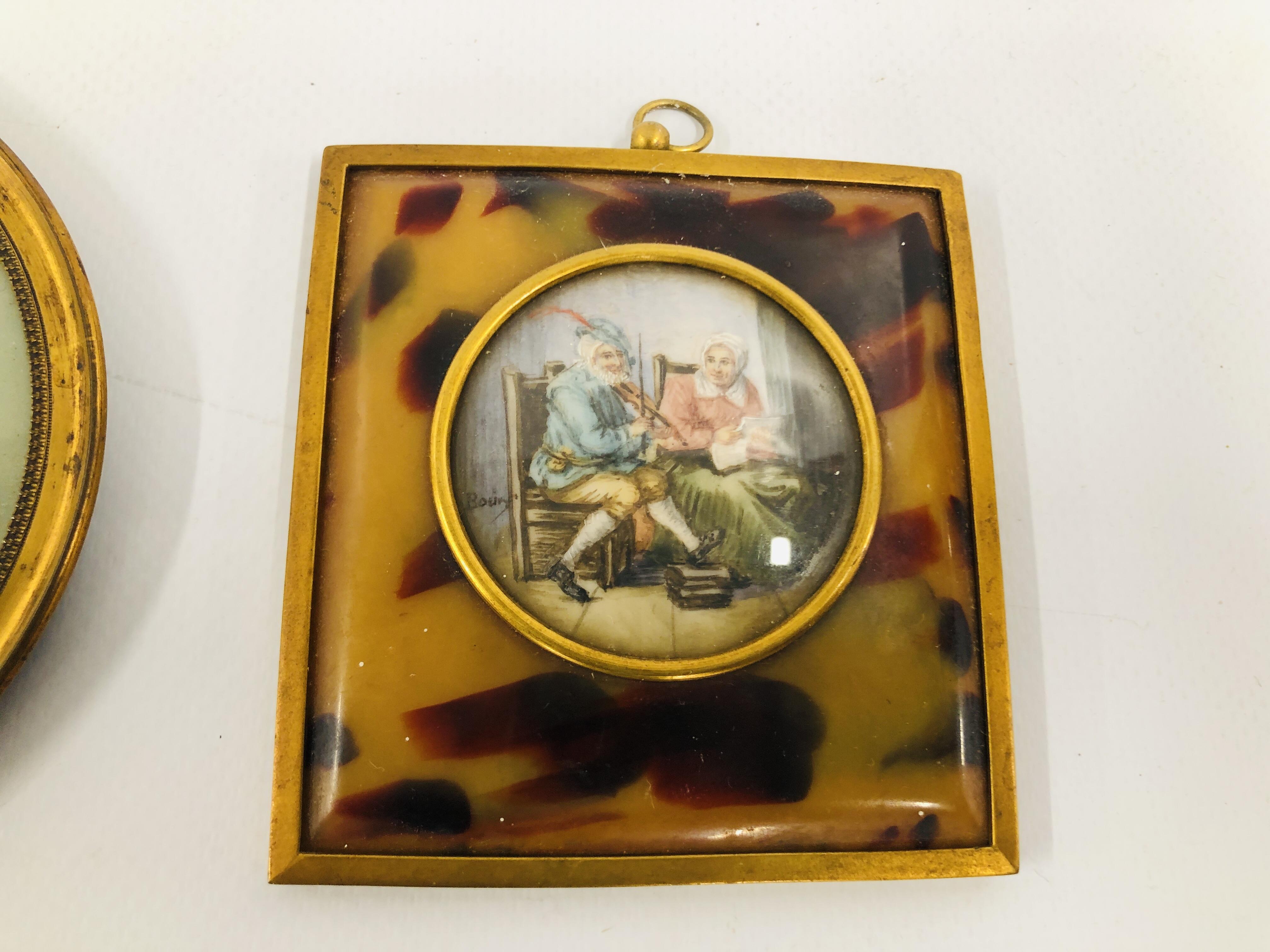 VINTAGE HANDPAINTED MINIATURE DEPICTING VIOLINIST AND HIS WIFE IN AN OVAL MOUNT HEIGHT 8CM. WIDTH 7. - Image 2 of 5