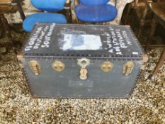VINTAGE TRUNK WITH STUD WORK DETAIL, CONTENTS TO INCLUDE HESIAN AND OTHER MATERIAL, WALL PAPER, ETC.