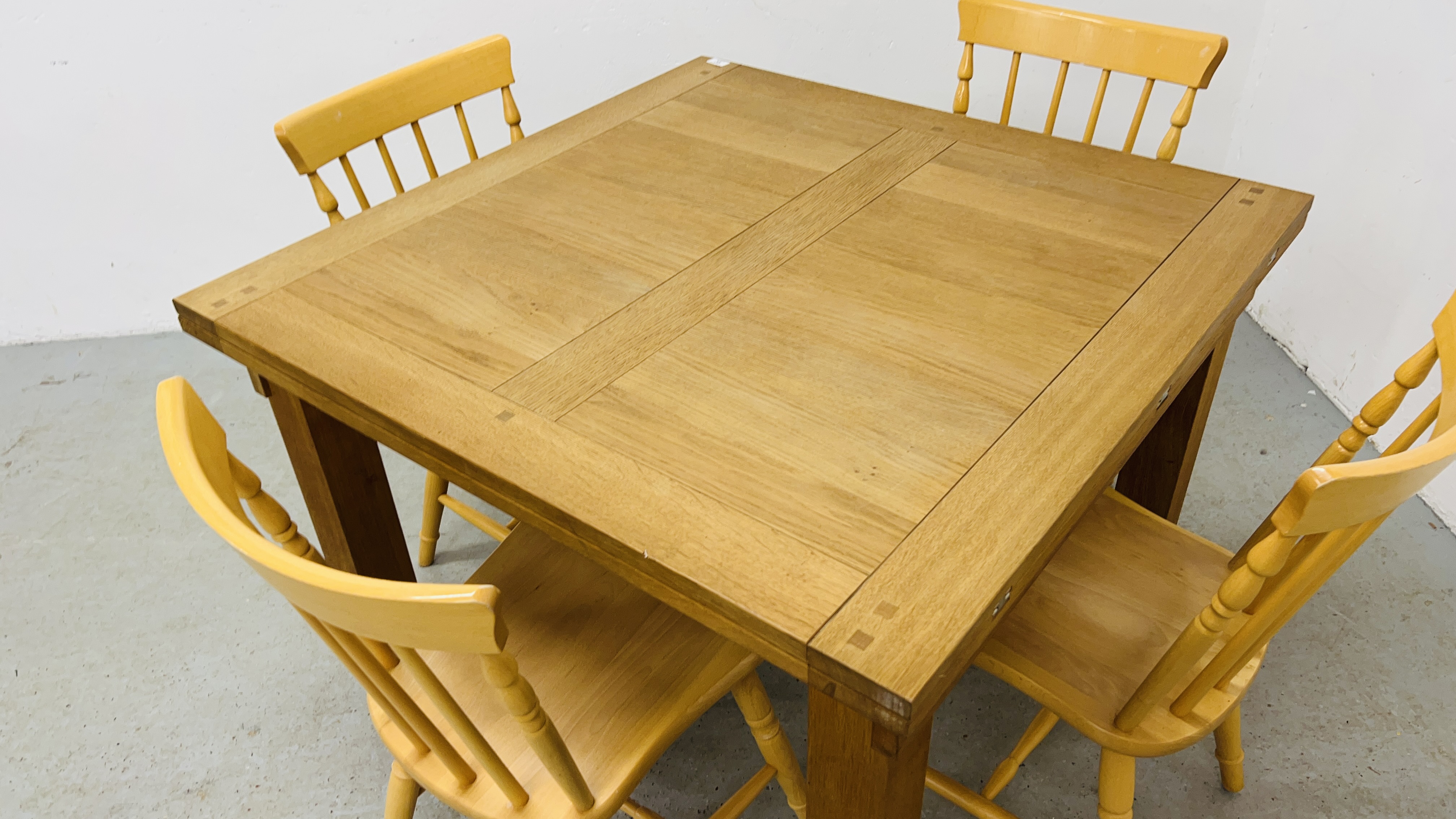 A SOLID OAK EXTENDING DINING TABLE ALONG WITH A SET OF FOUR BEECH WOOD DINING CHAIRS - Image 2 of 14