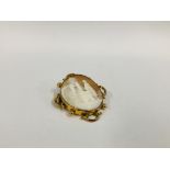 A VINTAGE 9CT GOLD CAMEO BROOCH IN AN ORNATE OVAL SETTING, W 4CM X H 5CM.