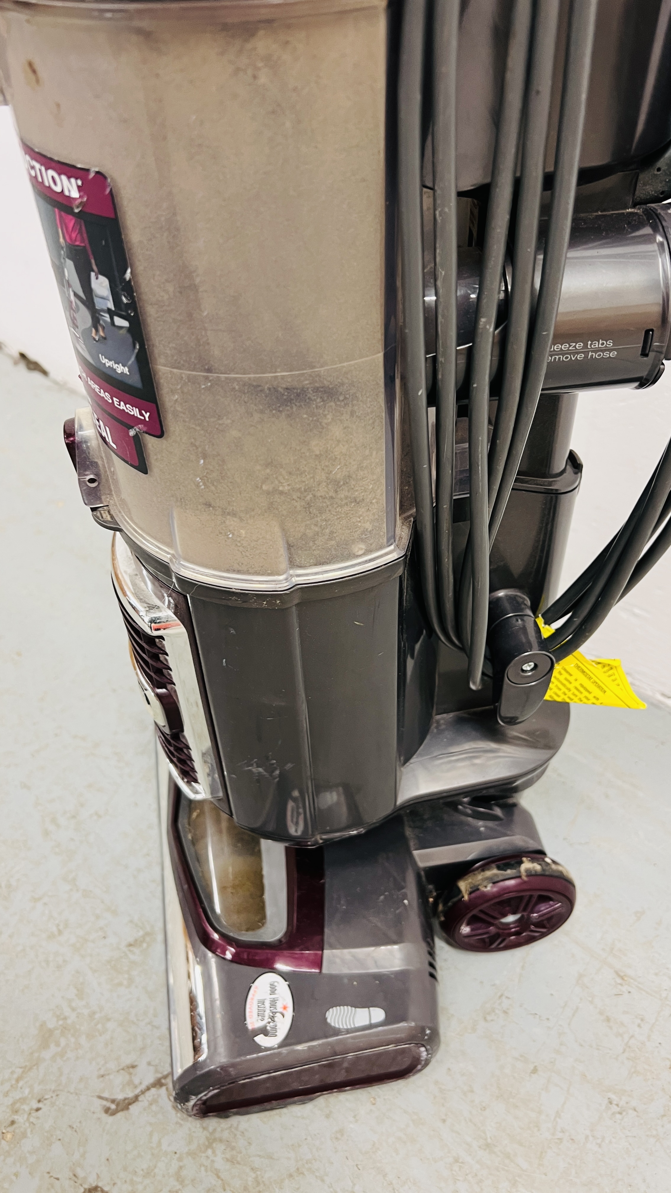 SHARK ROTATOR VACUUM CLEANER - SOLD AS SEEN. - Image 6 of 8