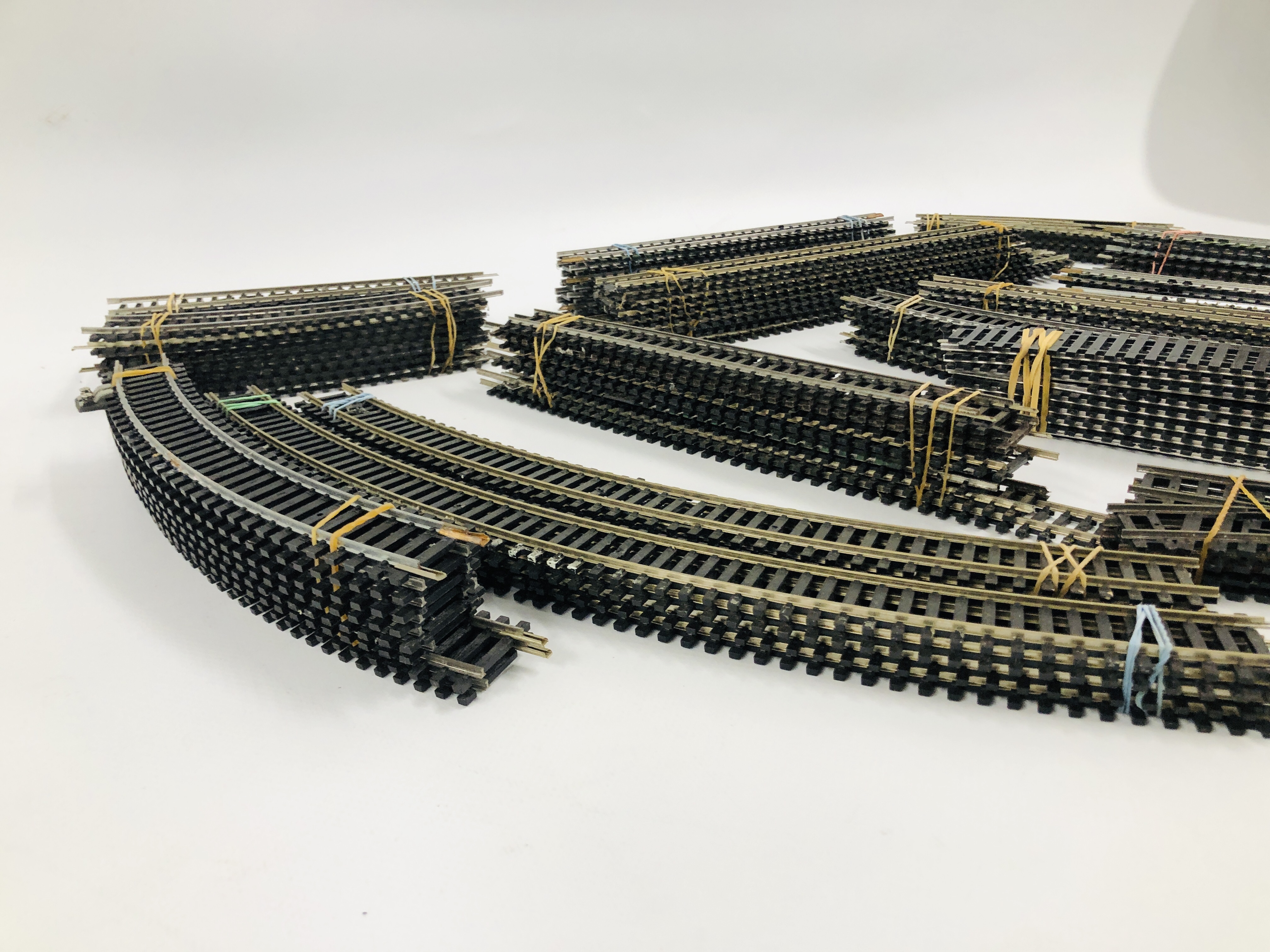 100 PIECES OF HORNBY AND LIMA OO GAUGE MODEL RAILWAY TRACK - Image 3 of 3