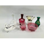 A COLLECTION OF GLASS WARE TO INCLUDE CRANBERRY, EGG CROCK,