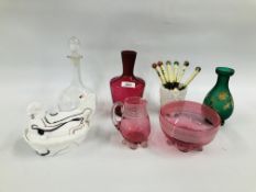 A COLLECTION OF GLASS WARE TO INCLUDE CRANBERRY, EGG CROCK,