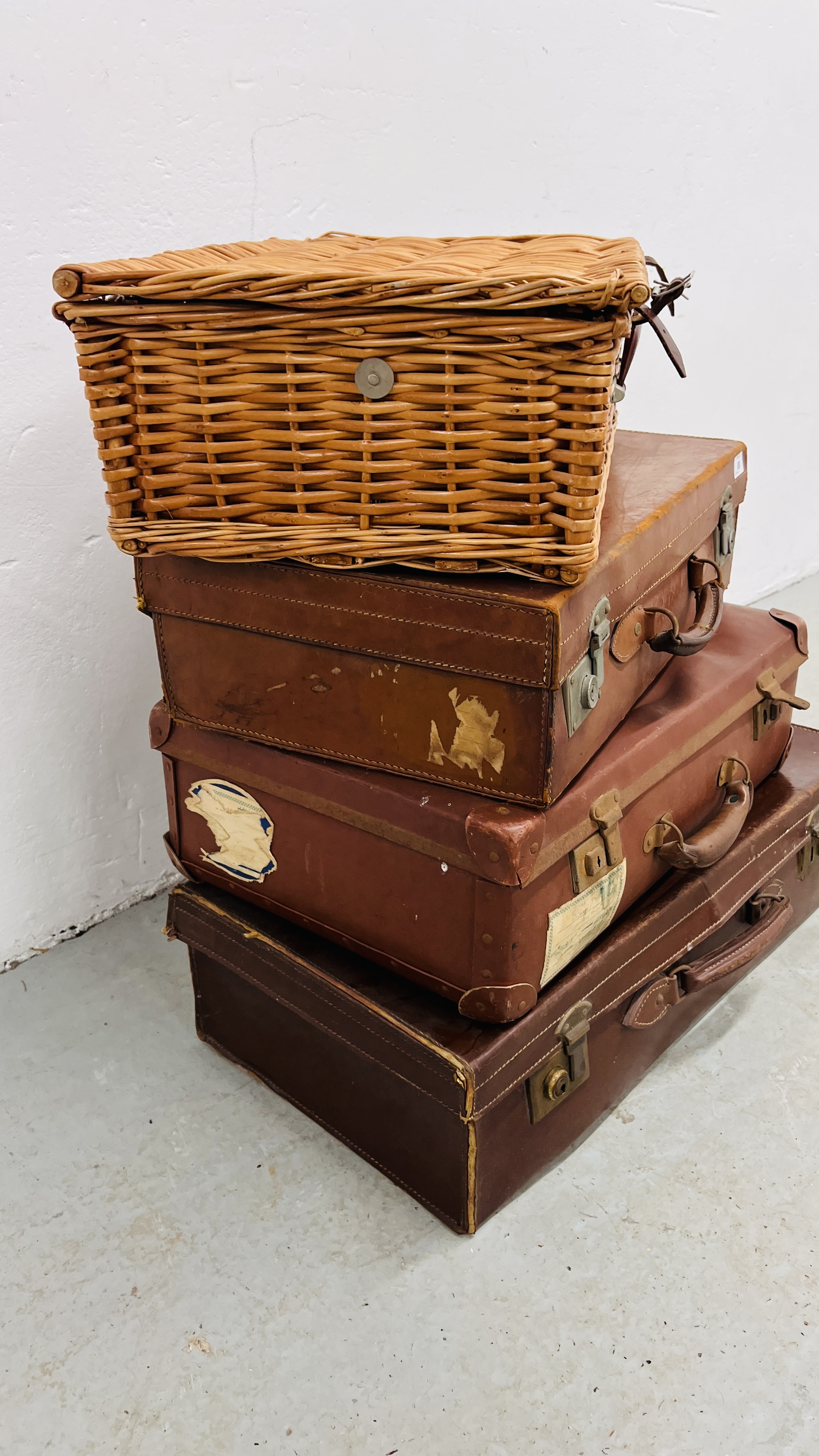 A GROUP OF THREE VINTAGE SUITCASES ALONG WITH A WICKER PICNIC BASKET - Image 6 of 7