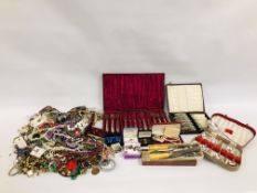 LARGE TUB OF ASSORTED COSTUME AND VINTAGE JEWELLERY TO INCLUDE SILVER ALONG WITH VARIOUS CASED