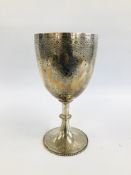 AN IMPRESSIVE SILVER TROPHY CUP DECORATED WITH FLOWERS ON A CIRCULAR SPREADING BASE,