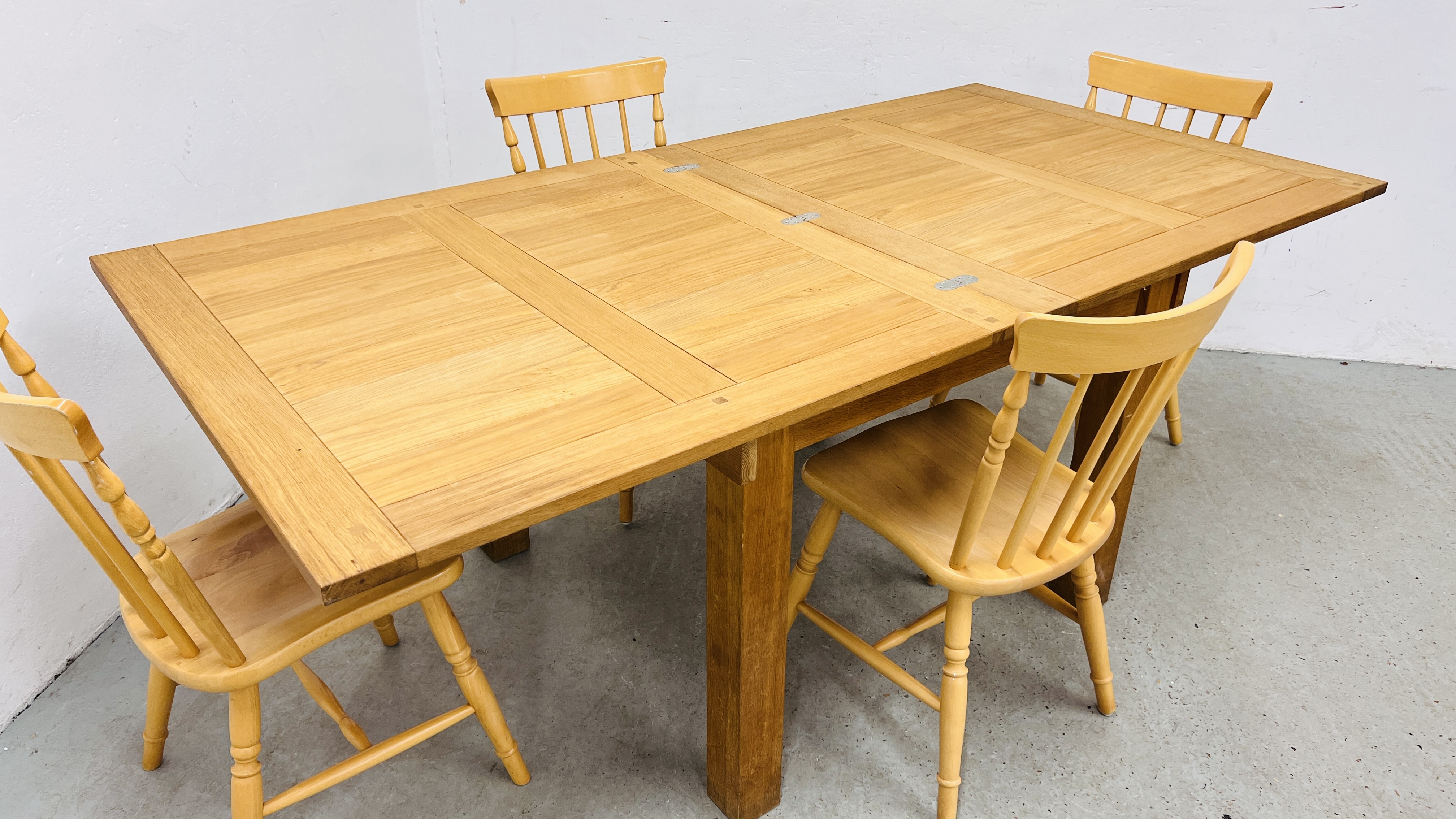 A SOLID OAK EXTENDING DINING TABLE ALONG WITH A SET OF FOUR BEECH WOOD DINING CHAIRS - Image 11 of 14