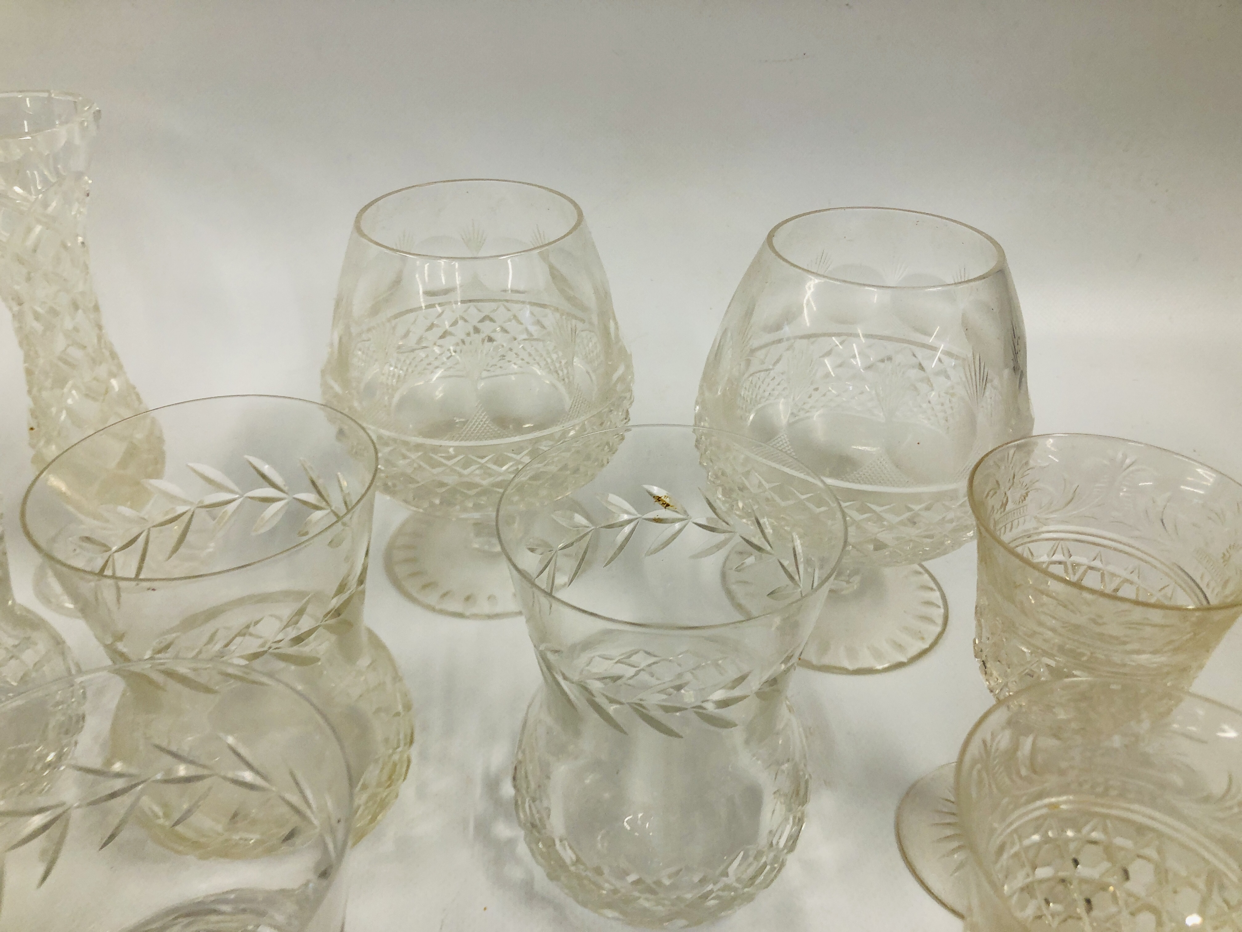 COLLECTION OF GOOD QUALITY ART GLASS CRYSTAL DRINKING GLASSES, VASE, BRANDY GLASSES, ETC. - Image 3 of 6