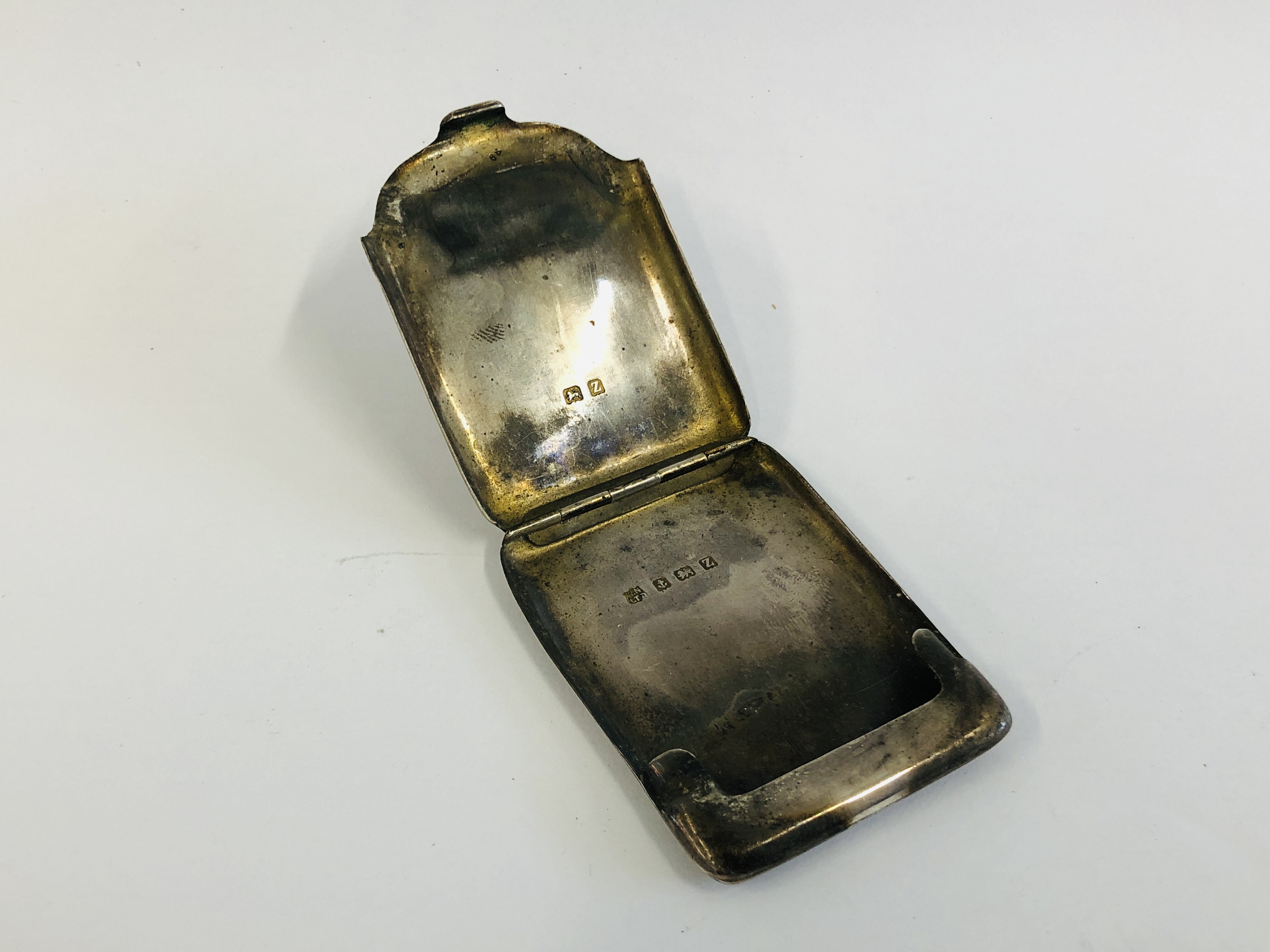 A SILVER STAMP HOLDER, CHESTER 1900 ALONG WITH A SILVER STAMP CASE, BIRMINGHAM 1924. - Image 6 of 8