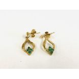 A PAIR OF 9CT GOLD EMERALD SET DROP EARRINGS.