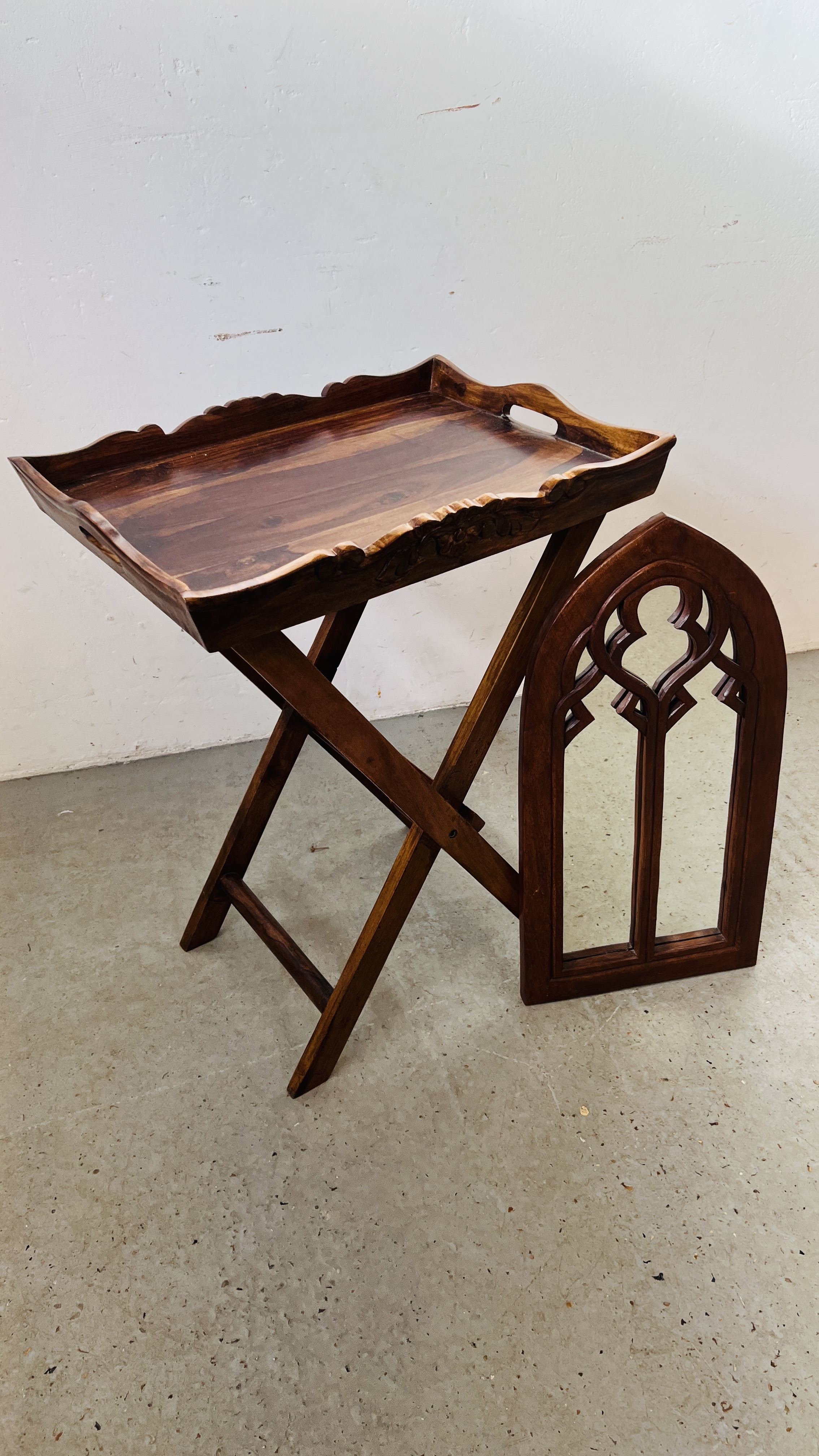 A HARDWOOD SERVING TRAY WITH FOLDING STAND AND HARDWOOD GOTHIC STYLE MIRROR HEIGHT 61CM.