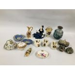 A GROUP OF CABINET CHINA TO INCLUDE THREE CRESTED WARE SWANS, ROYAL CROWN DERBY DISH,