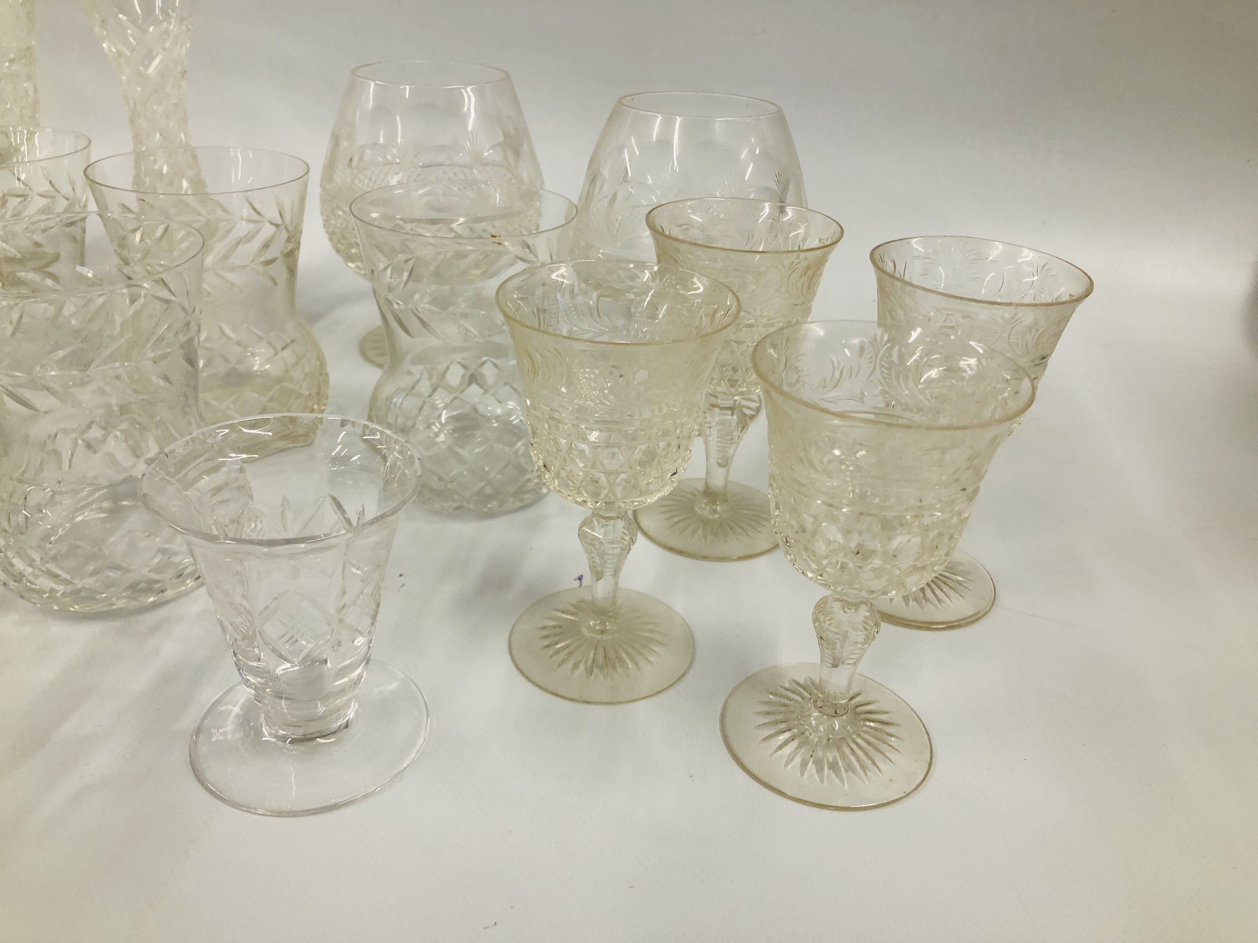 COLLECTION OF GOOD QUALITY ART GLASS CRYSTAL DRINKING GLASSES, VASE, BRANDY GLASSES, ETC. - Image 2 of 6