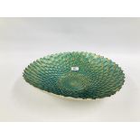 AN IMPRESSIVE GLAZED GLASS CENTRE PIECE BOWL, D 40CM.