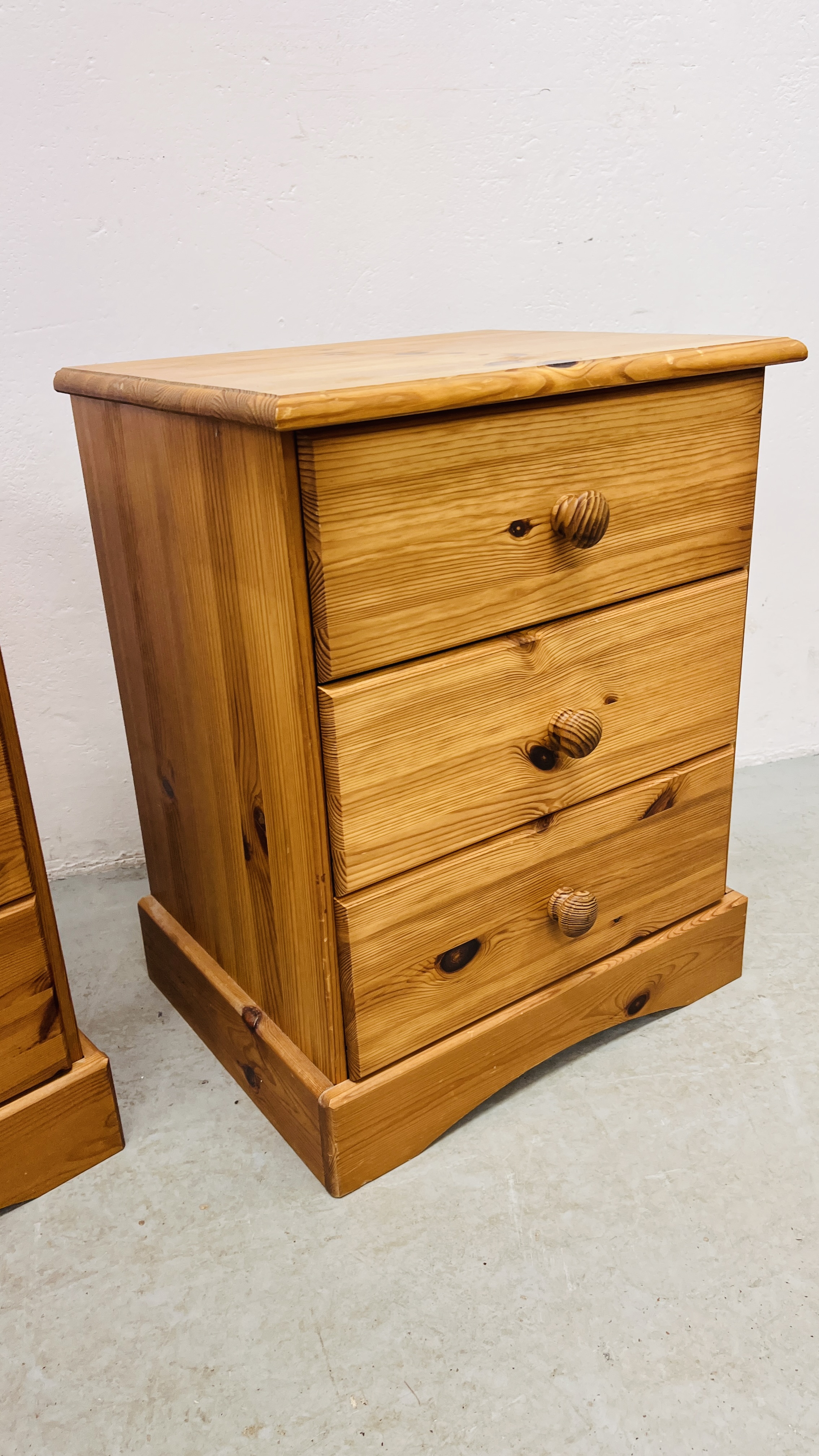 PAIR OF MODERN HONEY PINE THREE DRAWER BEDSIDE CHESTS, H 59CM. - Image 2 of 10