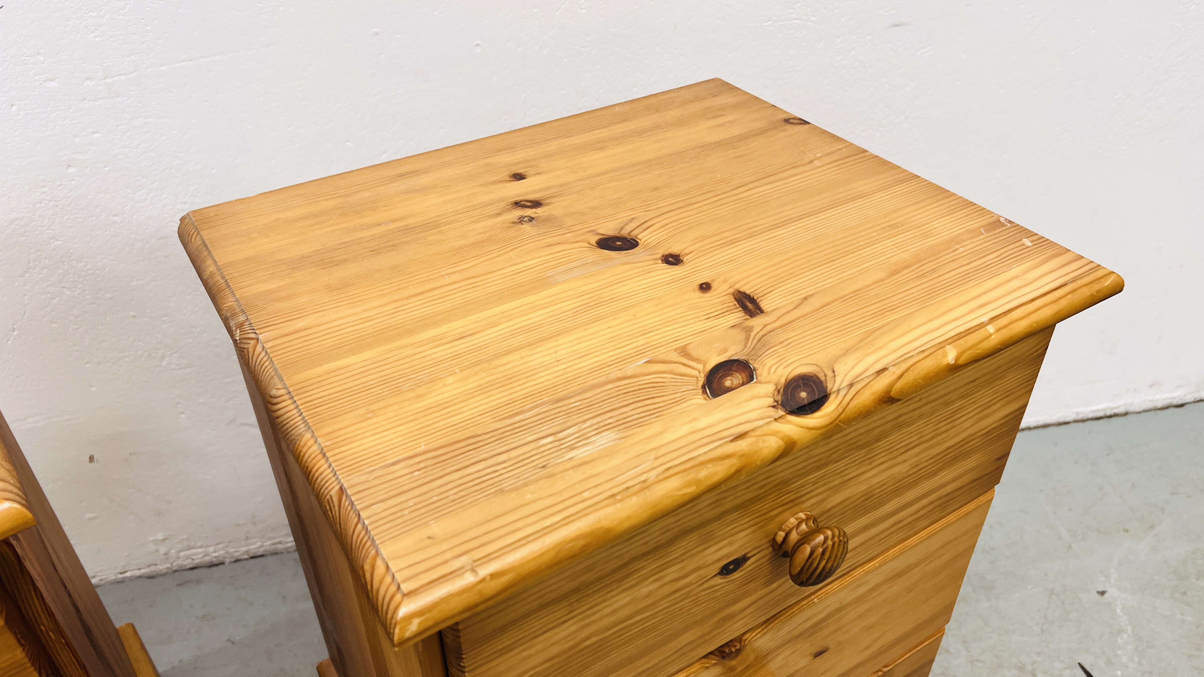 PAIR OF MODERN HONEY PINE THREE DRAWER BEDSIDE CHESTS, H 59CM. - Image 3 of 10
