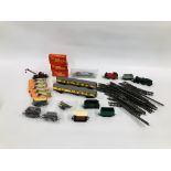 SMALL COLLECTION OF TRI-ANG 00 GAUGE RAILWAY INCLUDING LOCOMOTIVES CARRIAGES,