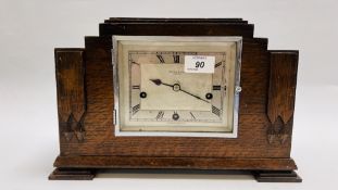 AN ART DECO STYLE OAK CASED MANTEL CLOCK BY CROYDON & SONS, IPSWICH, W 33.5CM X H 21CM.