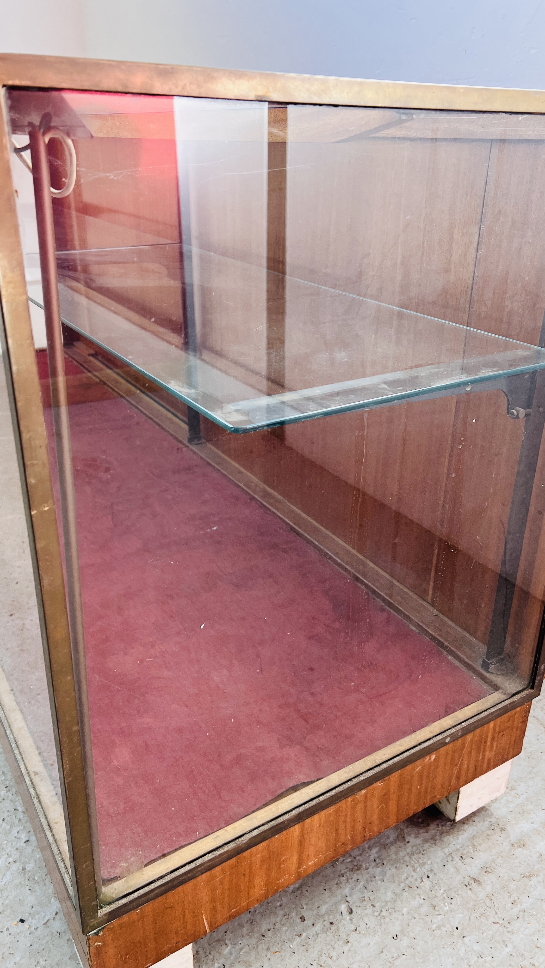 A VINTAGE GLASS DISPLAY CABINET BEARING MAKERS LABEL SAGE & CO LTD. - Image 9 of 16