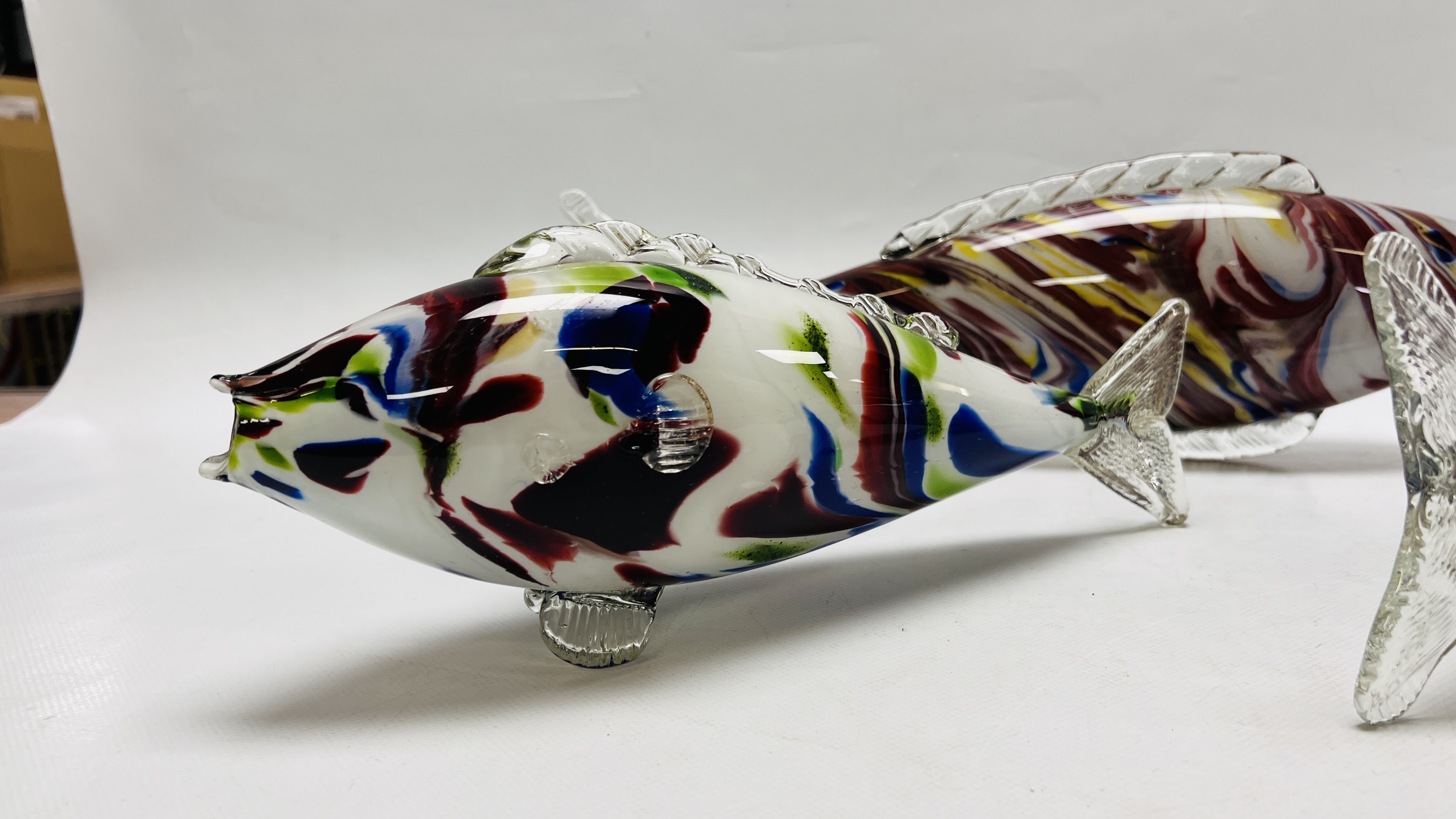 A GROUP OF THREE ART GLASS FISH, LARGEST L 45CM. - Image 7 of 7