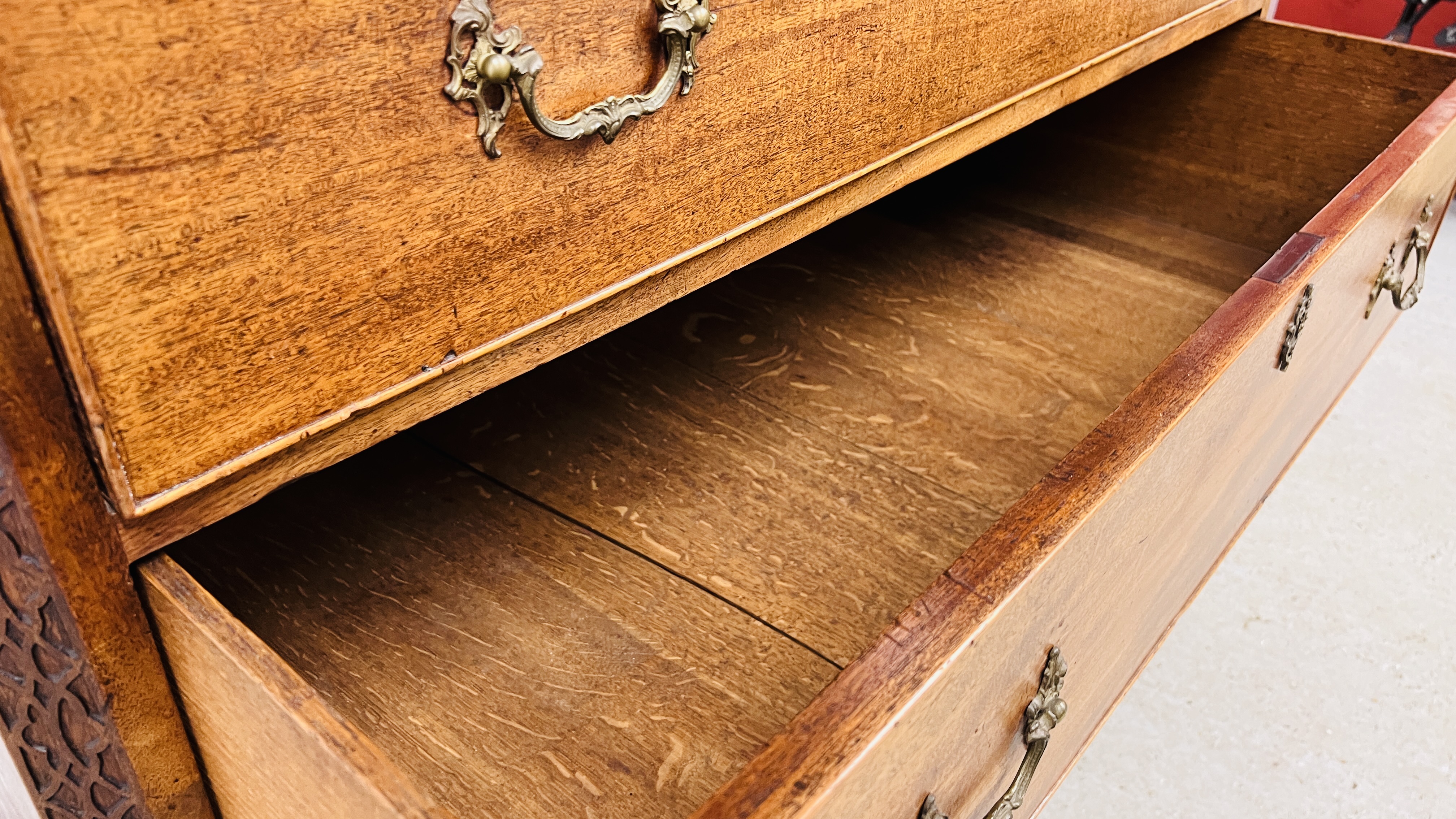 A GEORGE III MAHOGANY TALLBOY TWO SHORT OVER FIVE LONG DRAWERS, ORIGINAL HANDLES WIDTH 115CM. - Image 26 of 32