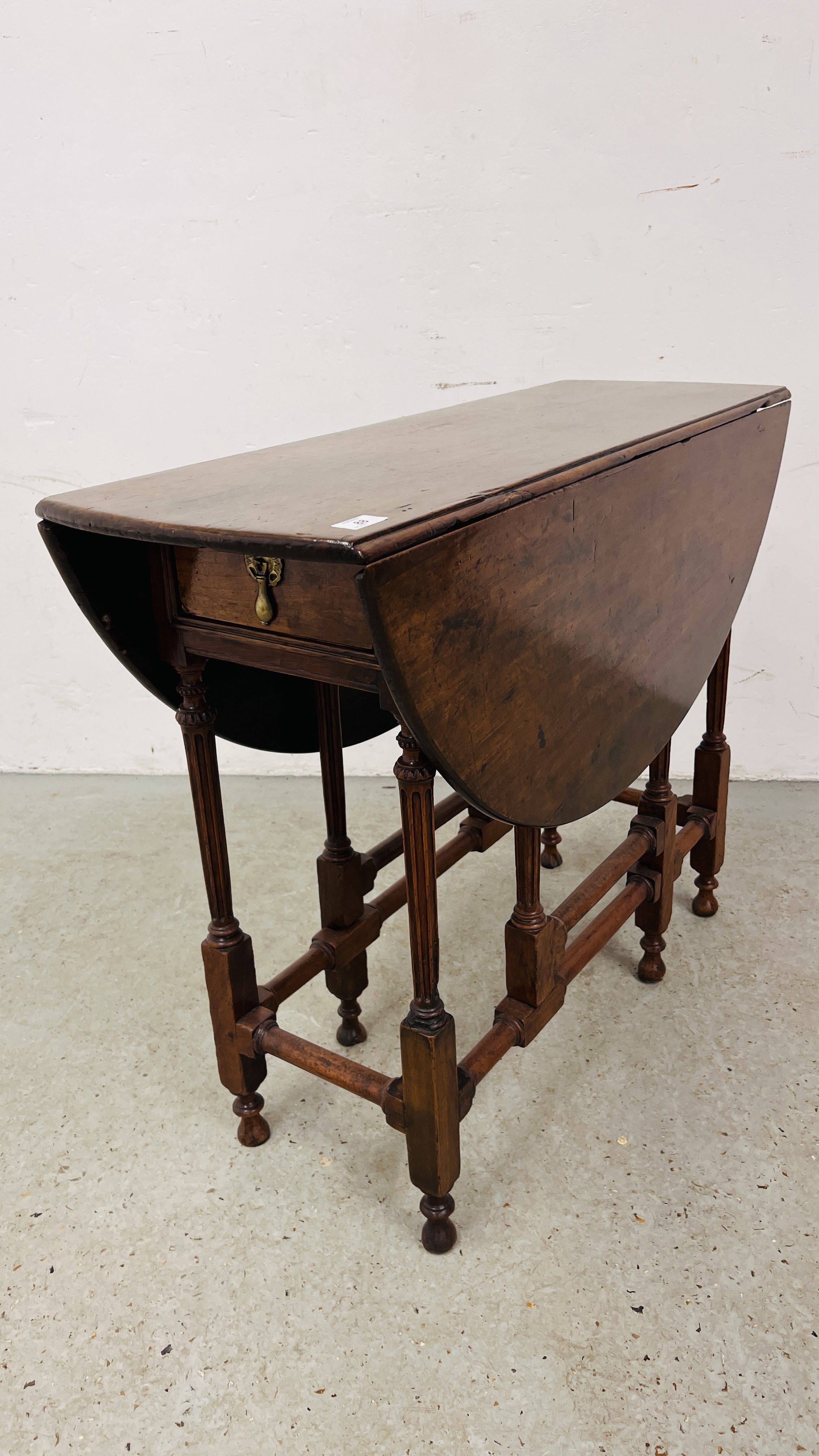 A MAHOGANY GATELEG TABLE, C18TH. AND LATER, EXTENDED 100CM.