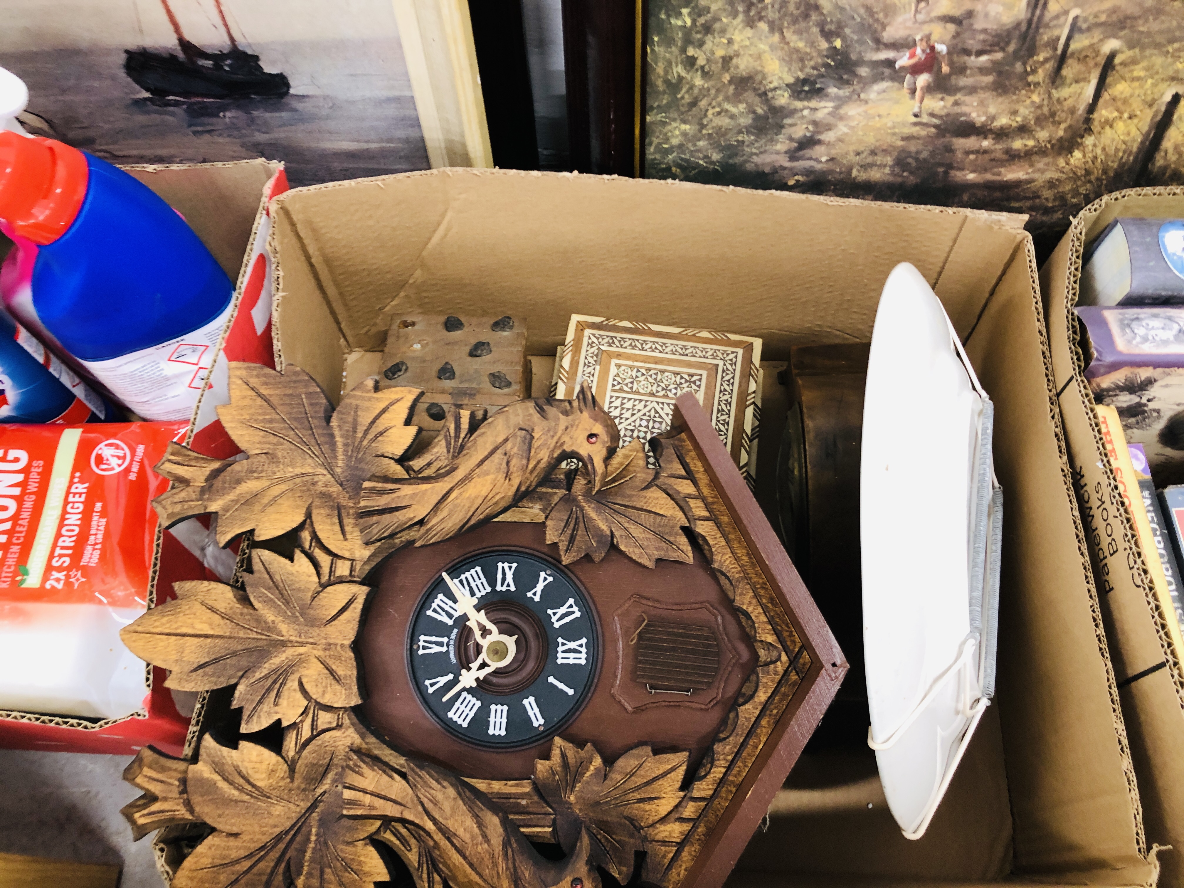 SIX BOXES OF ASSORTED HOUSEHOLD SUNDRIES AND COLLECTIBLES TO INCLUDE AN INLAID CIGARETTE BOX, - Image 9 of 13