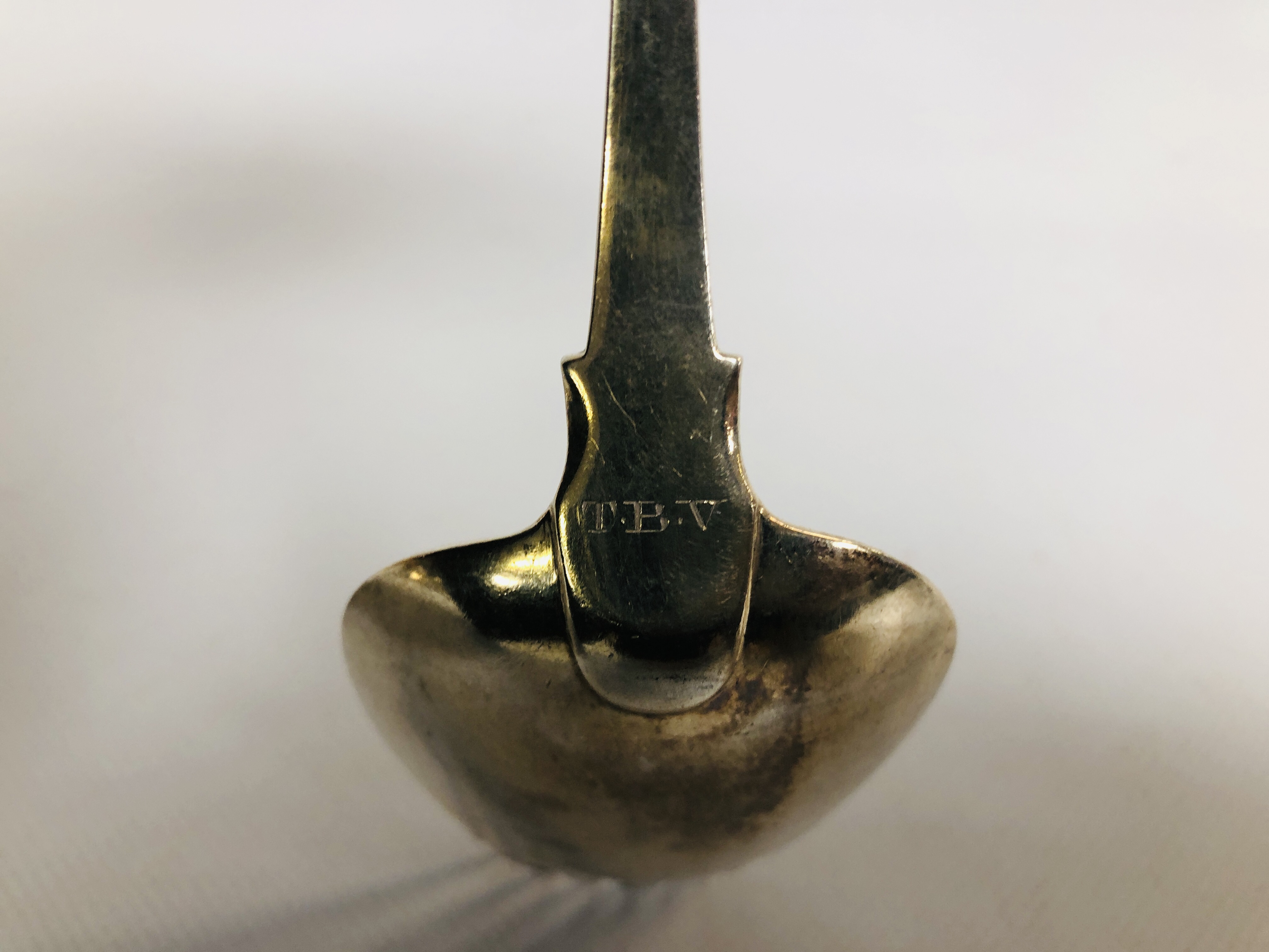 A GEORGE III SILVER FIDDLE PATTERN TINED SERVING SPOON, DUBLIN 1807 BY S. - Image 8 of 9