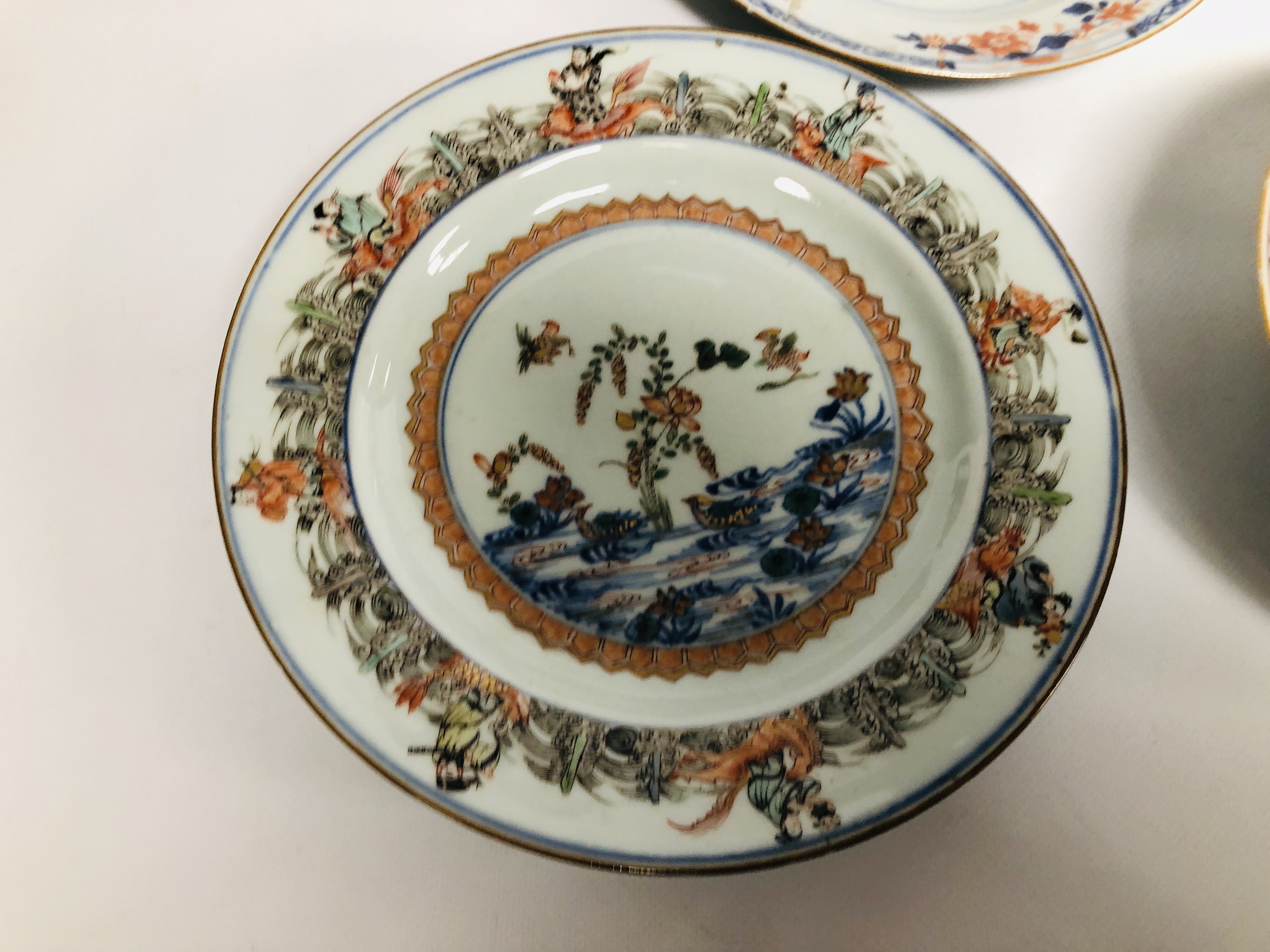 A COLLECTION (13) OF ORIENTAL QIANLONG PLATES AND DISHES TO INCLUDE IMARI, - Image 9 of 12