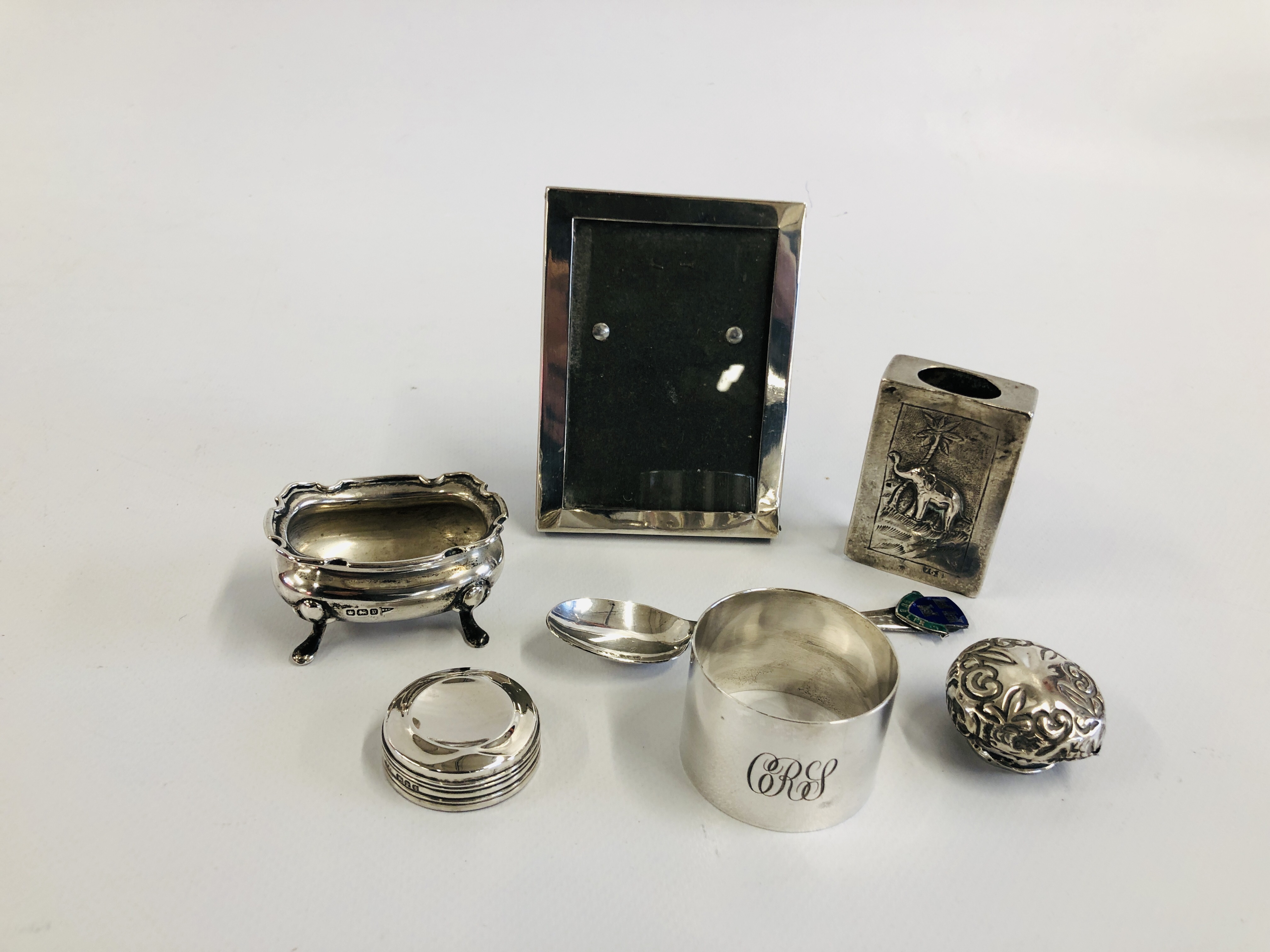COLLECTION OF SILVER ITEMS INCLUDING A 1947 DUBLIN SILVER SPOON