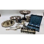 BOX OF ASSORTED VINTAGE SILVER PLATED WARE TO INCLUDE LOOSE AND CASED CUTLERY, SPECIMEN VASE,