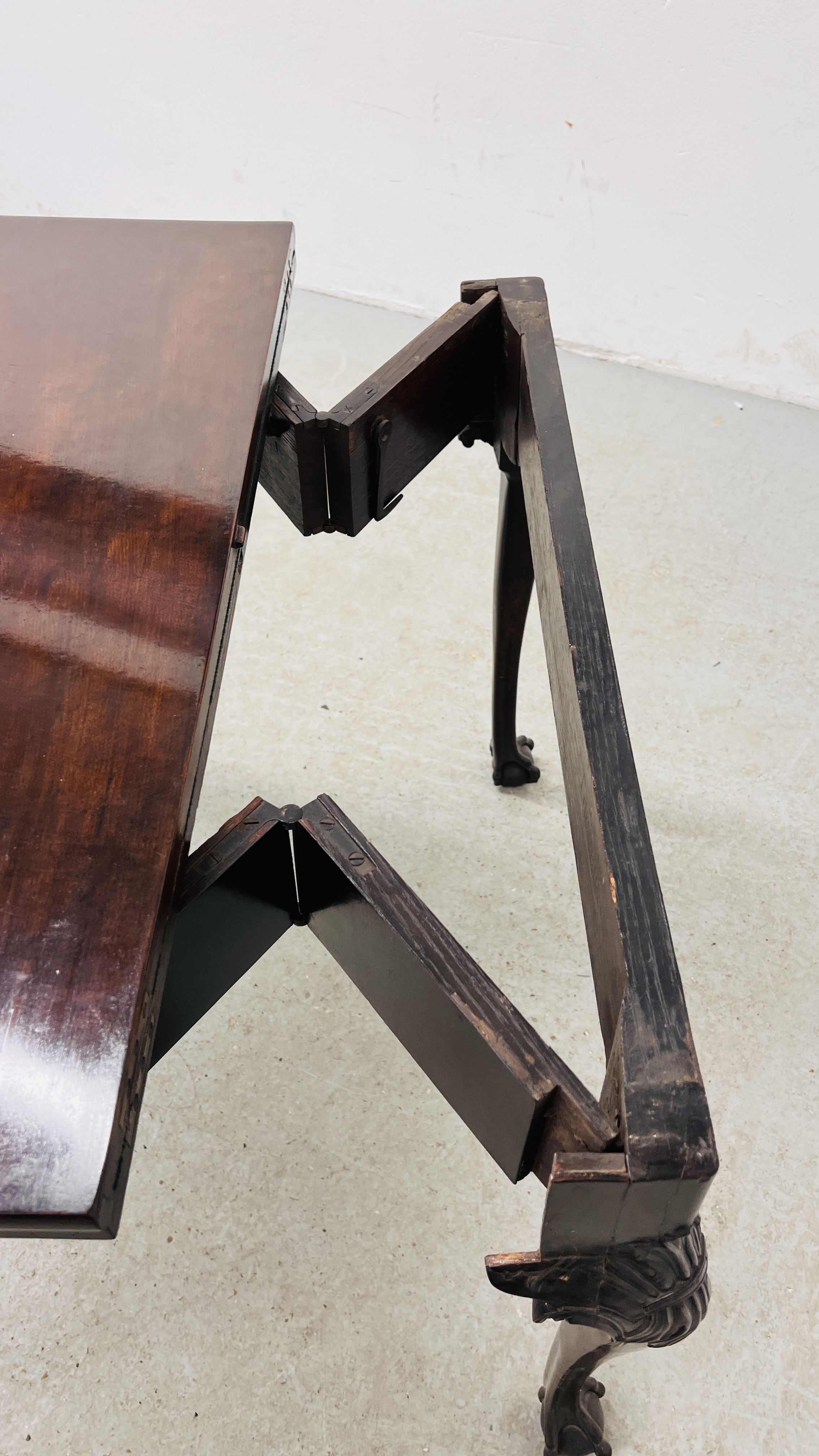 A GEORGE III MAHOGANY GAMING TABLE, THE TOP WITH GUINEA WELLS AND CANDLE CORNERS, - Image 21 of 22