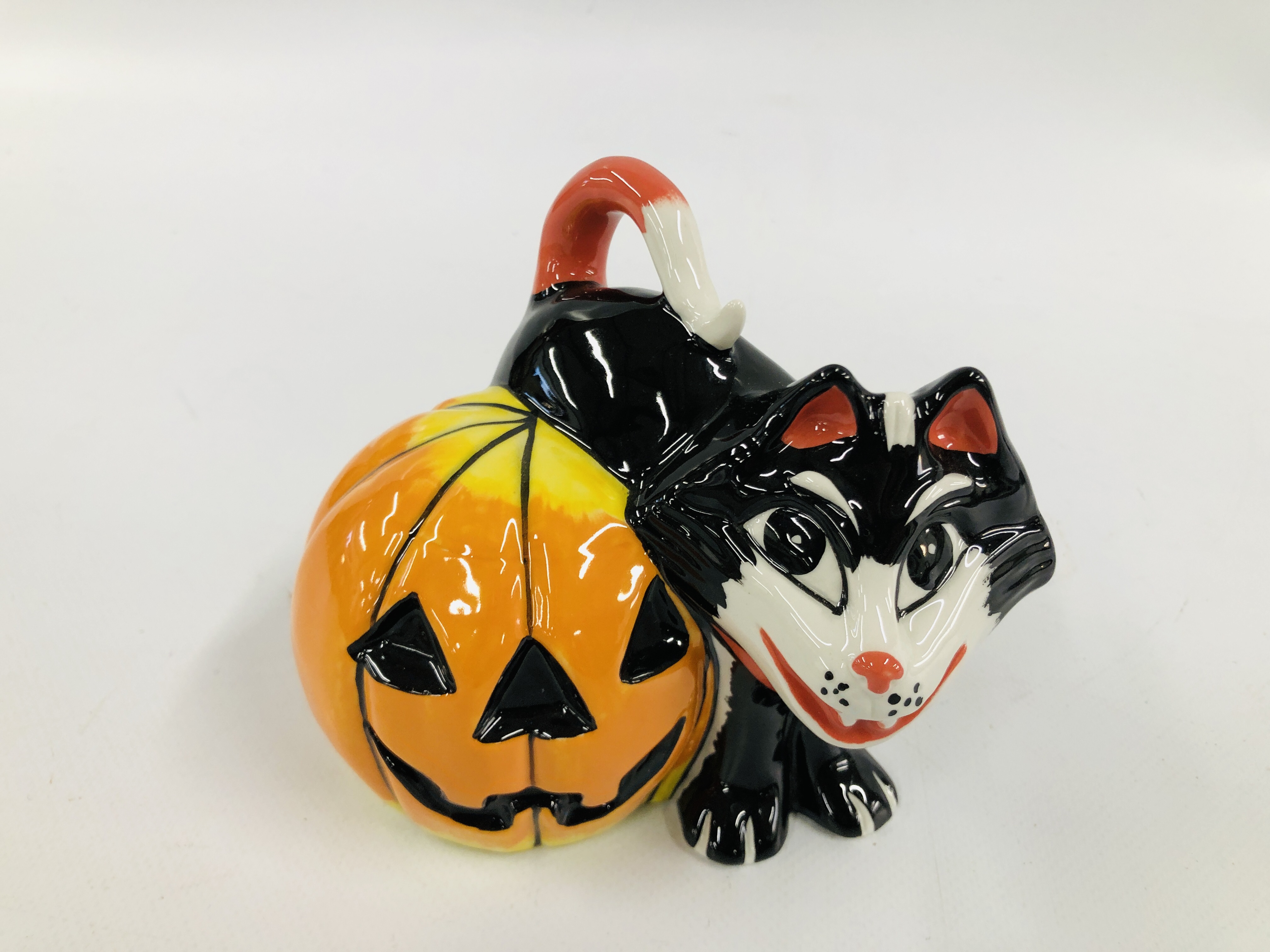 LORNA BAILEY HALLOWEEN LIMITED EDITION 33/50 CAT ON A PUMPKIN BEARING SIGNATURE HEIGHT 12.5CM. - Image 2 of 4