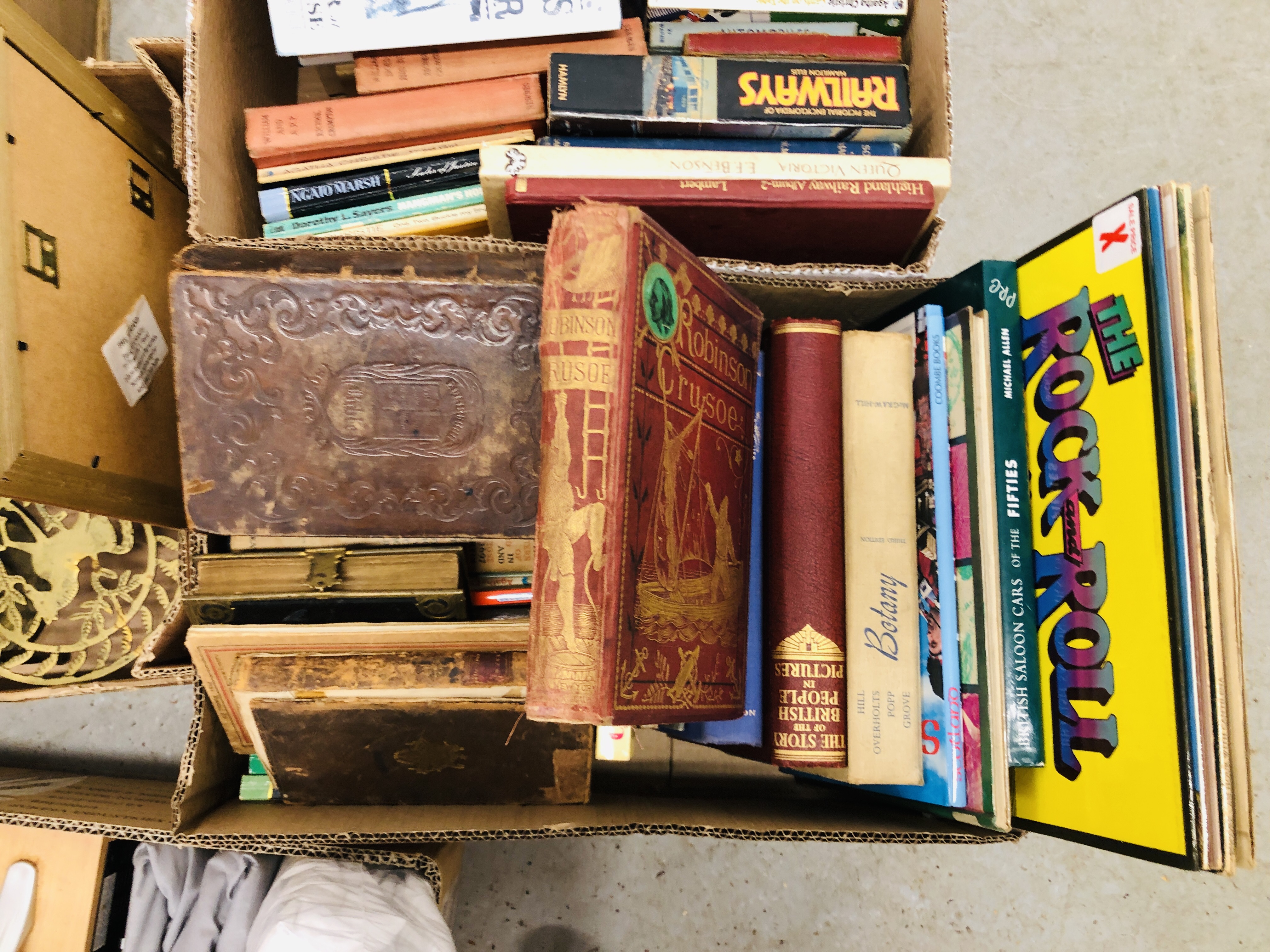 SIX BOXES OF ASSORTED HOUSEHOLD SUNDRIES AND COLLECTIBLES TO INCLUDE AN INLAID CIGARETTE BOX, - Image 3 of 13