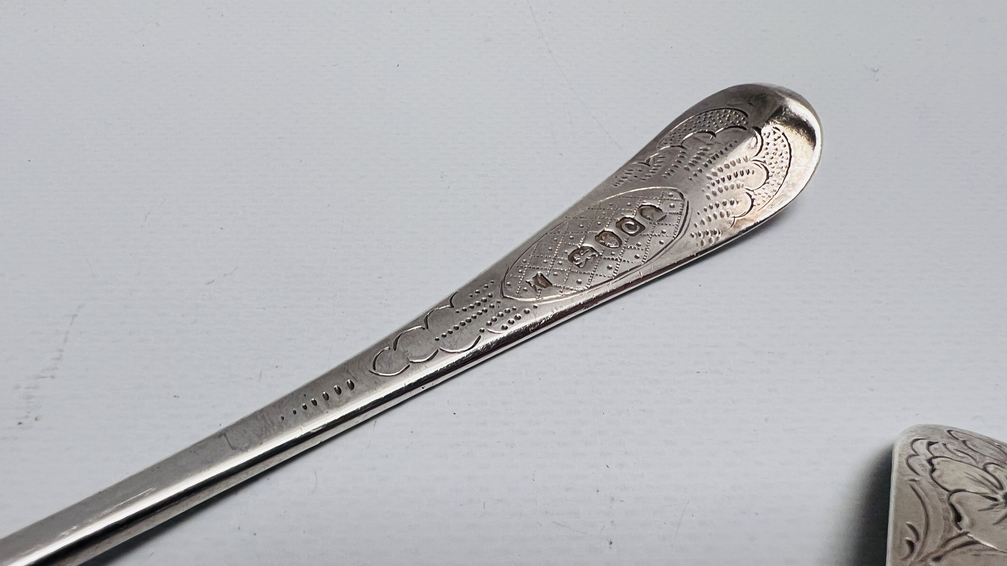 A PAIR OF SILVER SERVING SPOONS FLORAL DESIGN, LONDON ASSAY. - Image 6 of 8