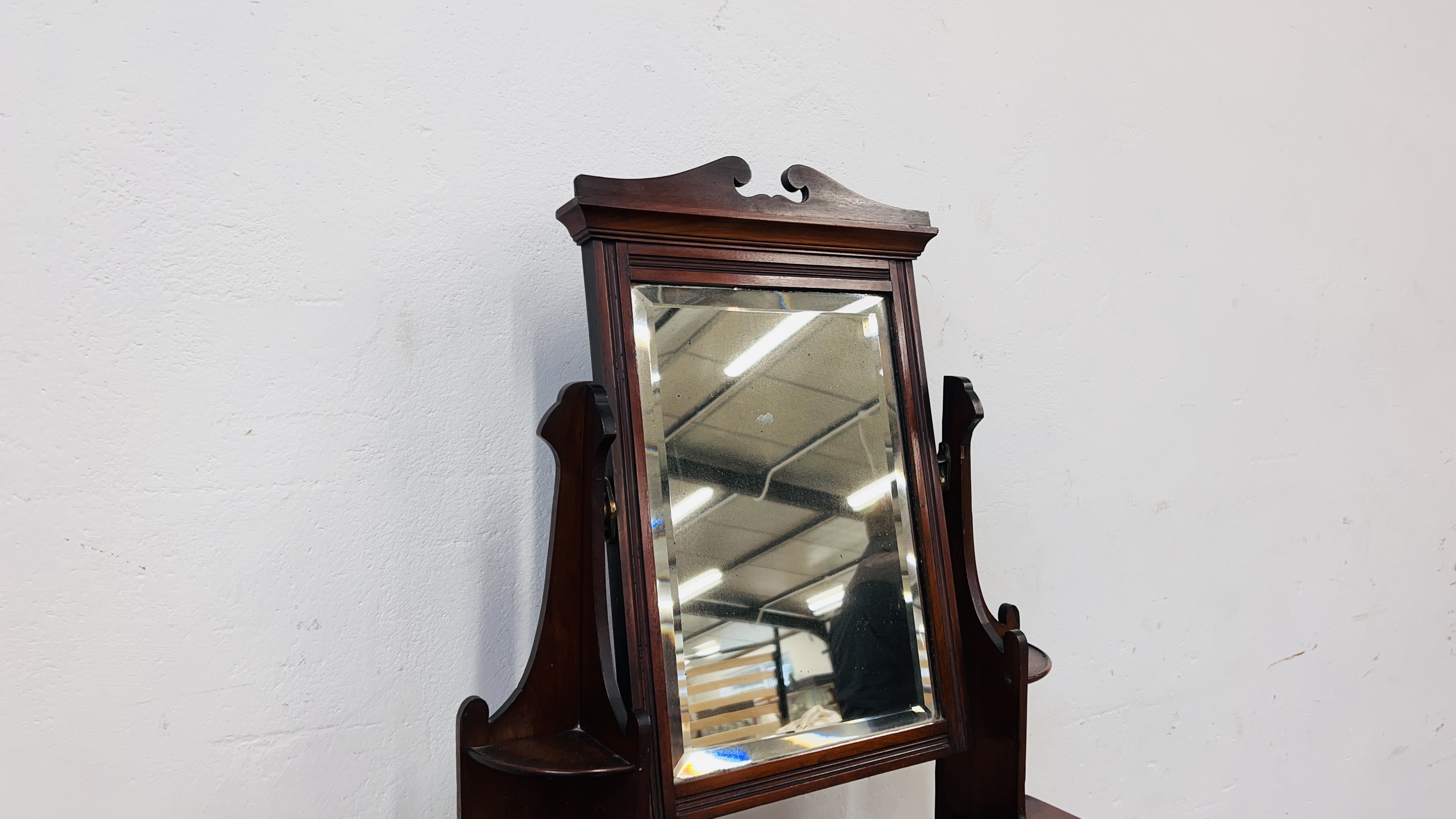 AN EDWARDIAN MAHOGANY TOILET STAND, - Image 6 of 9