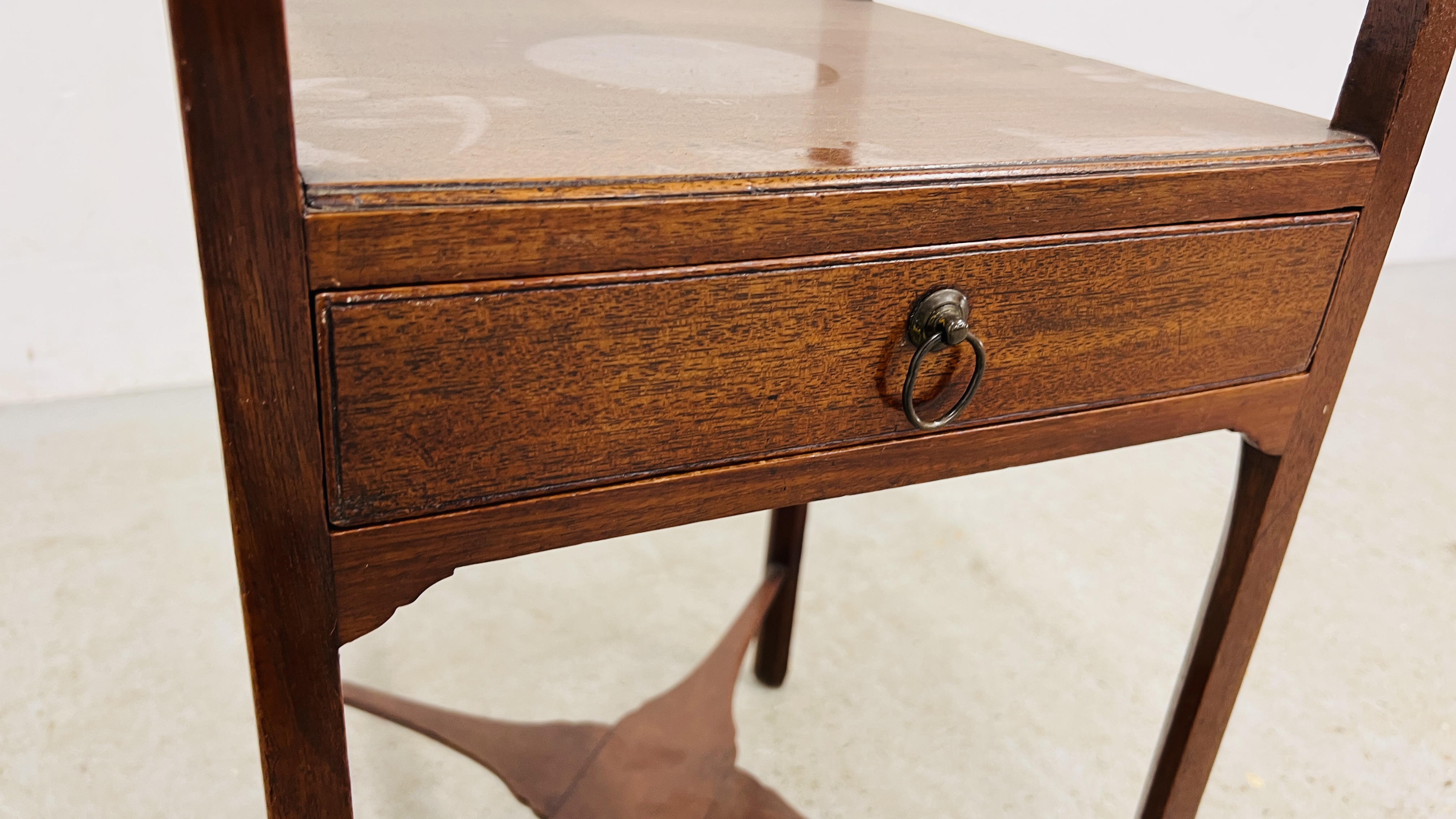 A GEORGE III MAHOGANY SQUARE WASHSTAND WITH LATER TOP 36 X 36 X 77CM. - Image 7 of 9