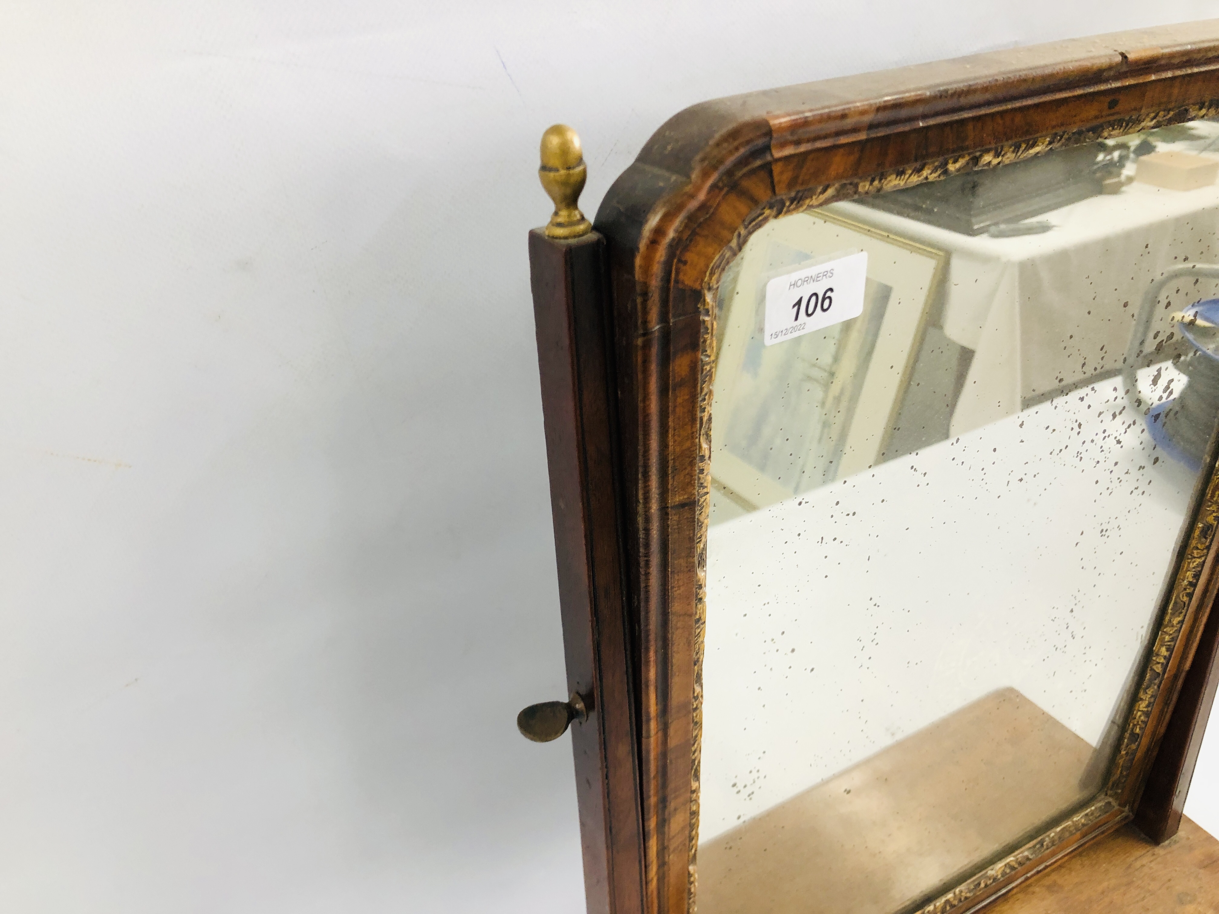 A GEORGE II WALNUT TOILET MIRROR, LACKING DRAWERS, HEIGHT 59CM. - Image 6 of 7