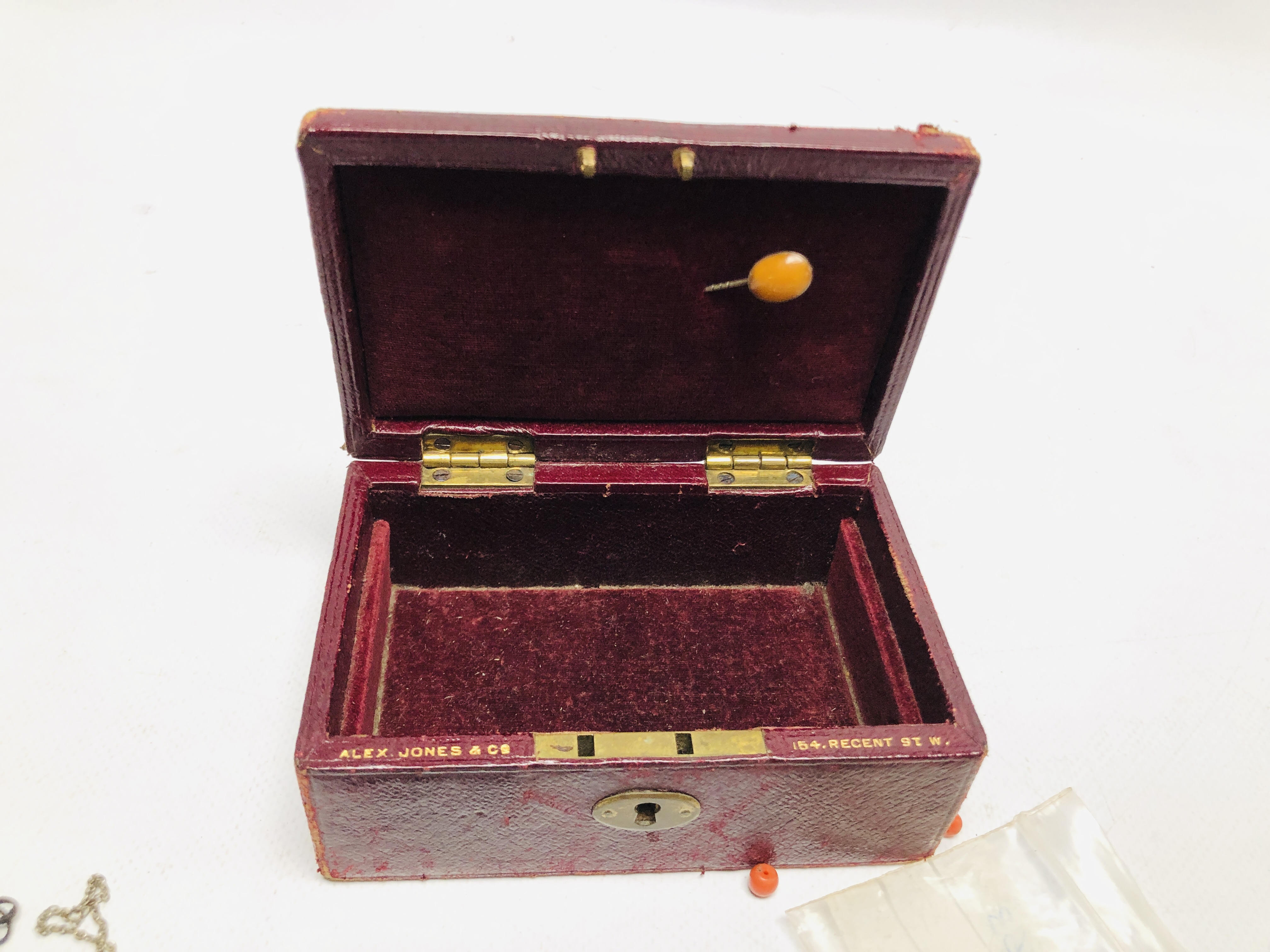 VINTAGE LEATHER BOUND JEWELLERY BOX AND CONTENTS TO INCLUDE MINIATURE ANIMALS, EBONY AND GILT RING, - Image 9 of 10