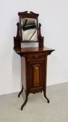 AN EDWARDIAN MAHOGANY TOILET STAND,