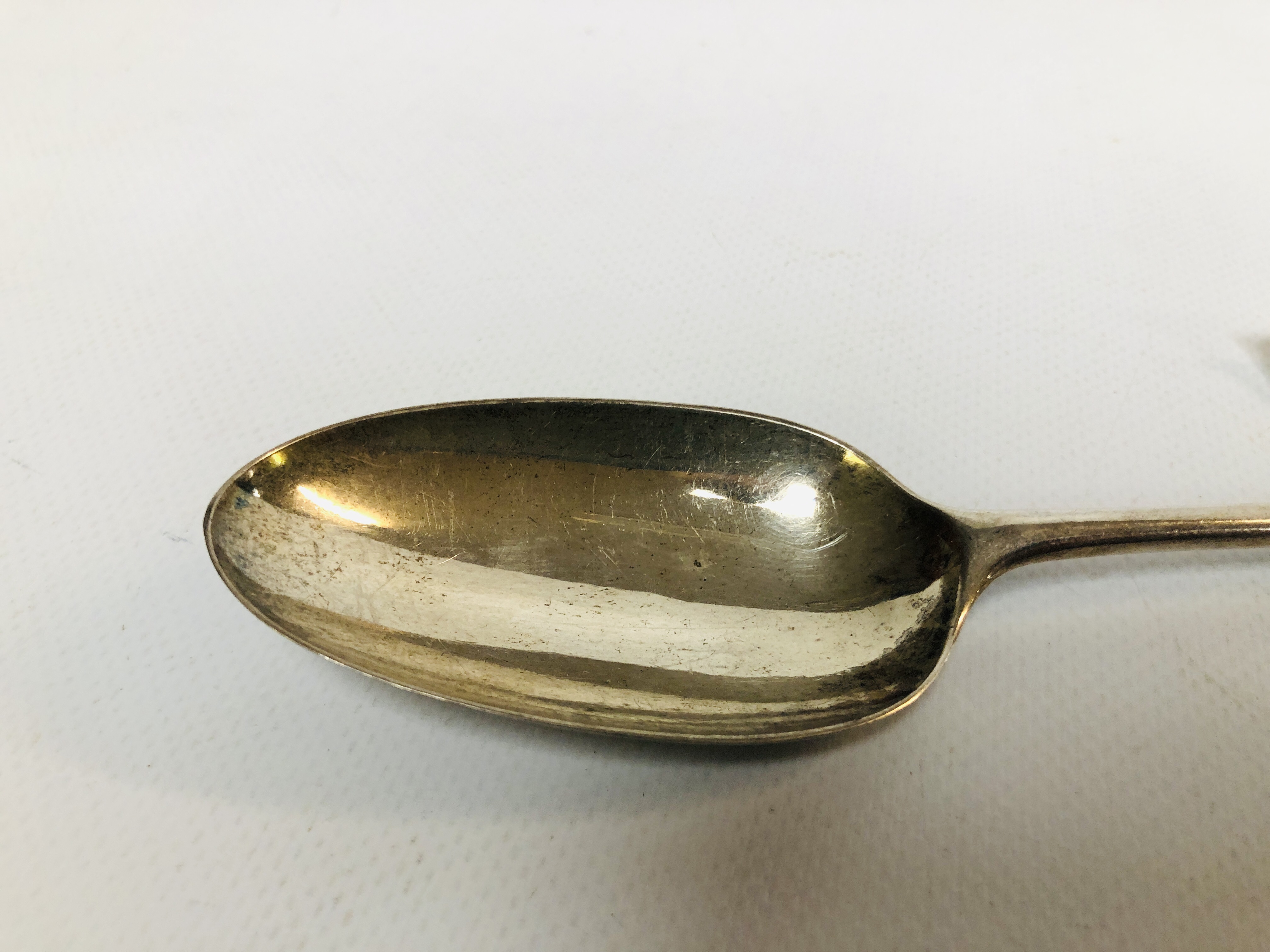 A GEORGE III SILVER HANOVERIAN PATTERN SERVING SPOON SCALLOP SHELL BACK PROBABLY BY ELIZABETH - Image 2 of 7