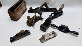 BOX OF WOODWORKING PLANES TO INCLUDE RECORD NO. 020, STANLEY BAILEY, RECORD NO. 0130, ETC.