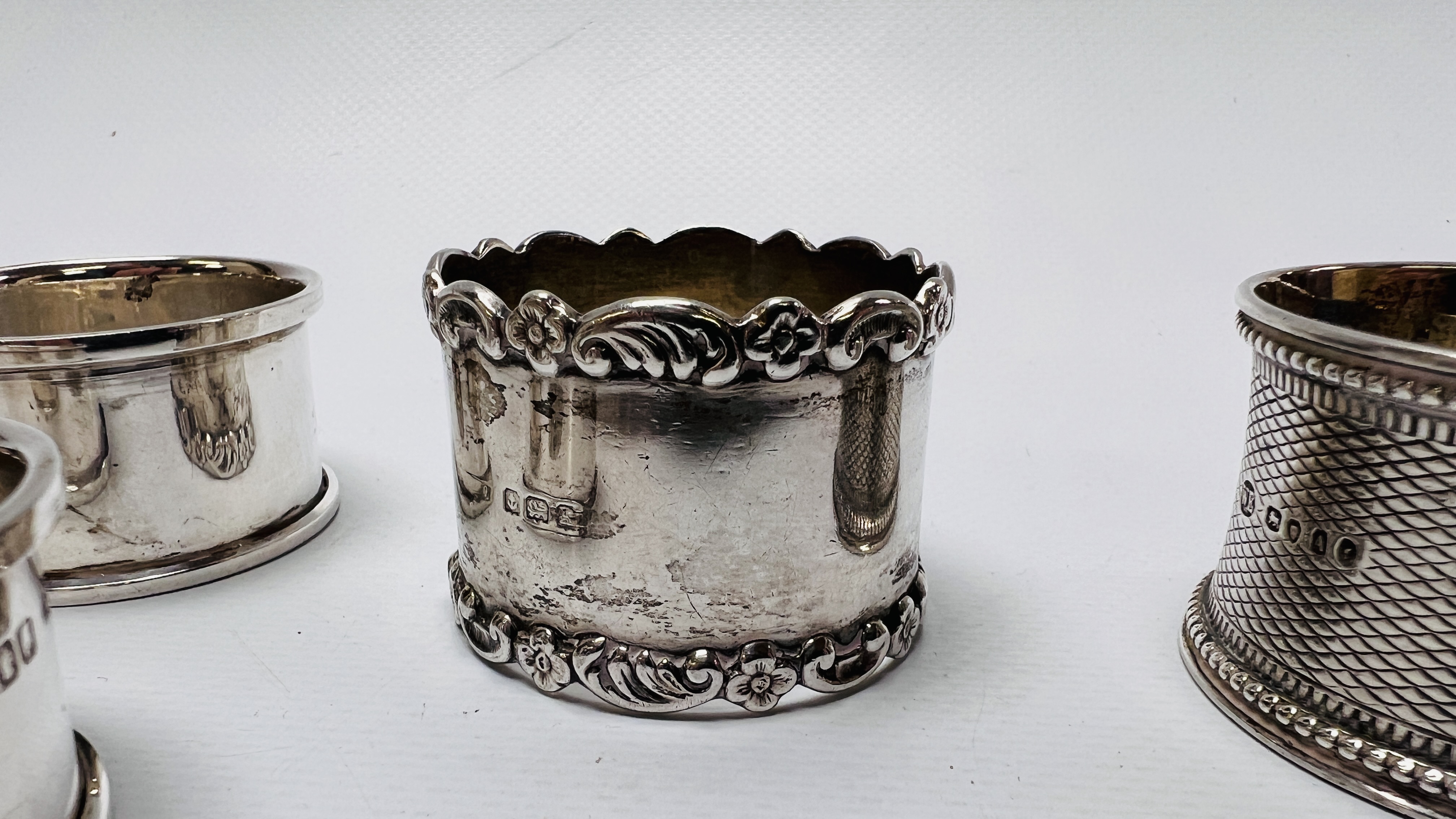 FIVE VARIOUS SILVER NAPKIN RINGS DIFFERENT DATES AND MAKERS - Image 6 of 14